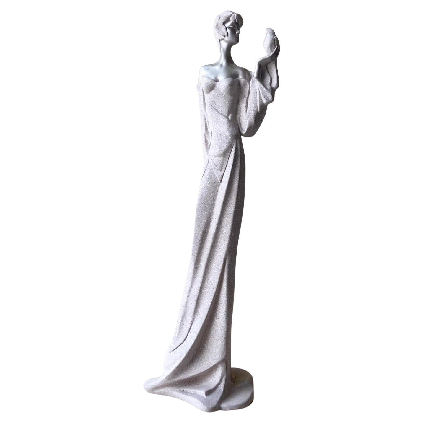 Sculpture postmoderne en plâtre d'une femme avec perroquet