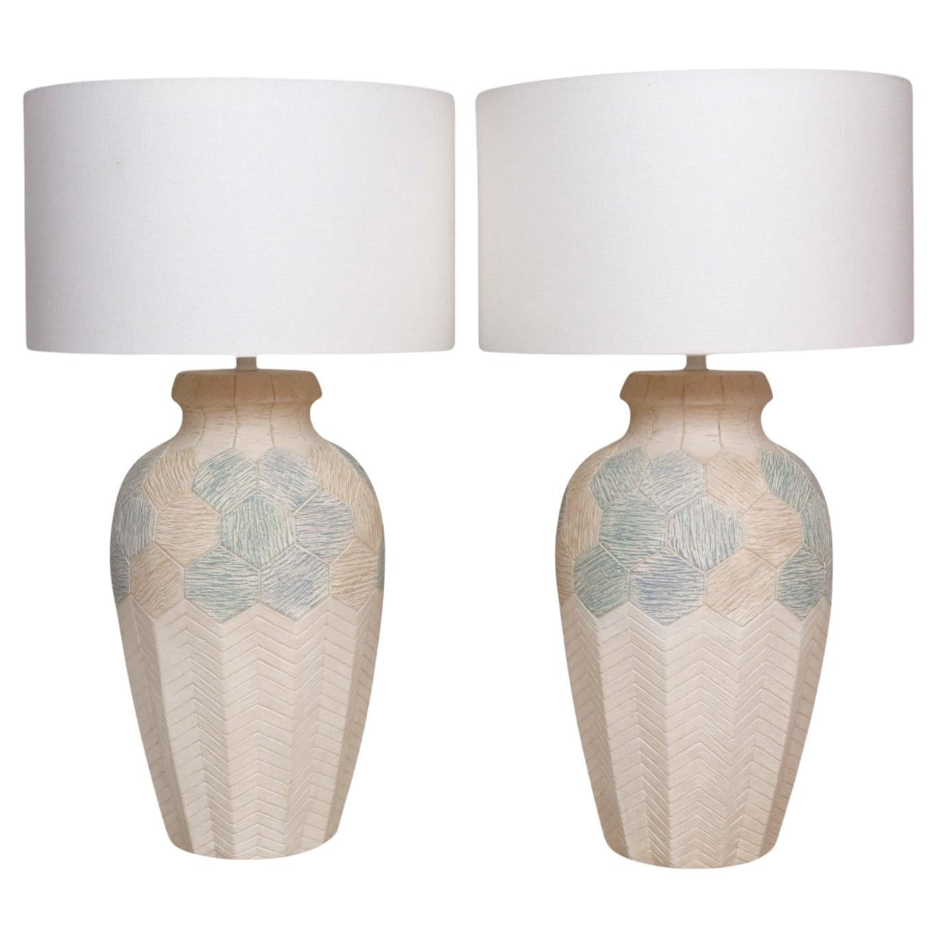 Postmoderne Tischlampen aus Gips, ein Paar im Angebot