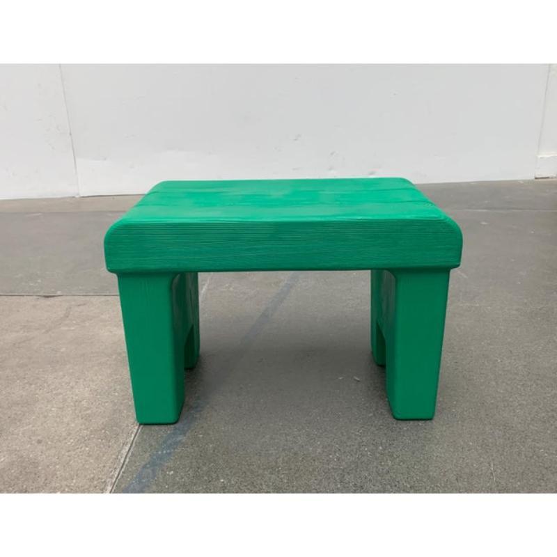 Taburete posmoderno de plástico imitación madera, años 80 Posmoderno en venta