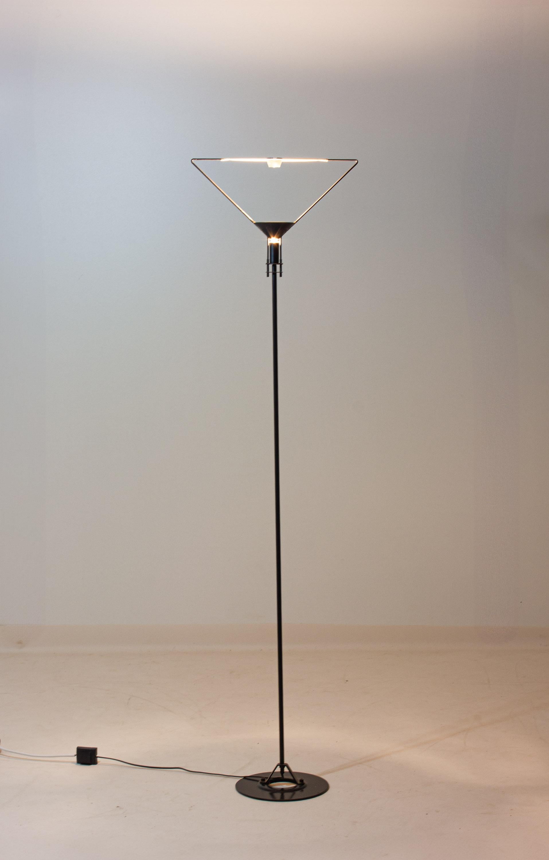 Lámpara postmoderna 'Polifemo' de Artemide, Italia Años 80 finales del siglo XX en venta