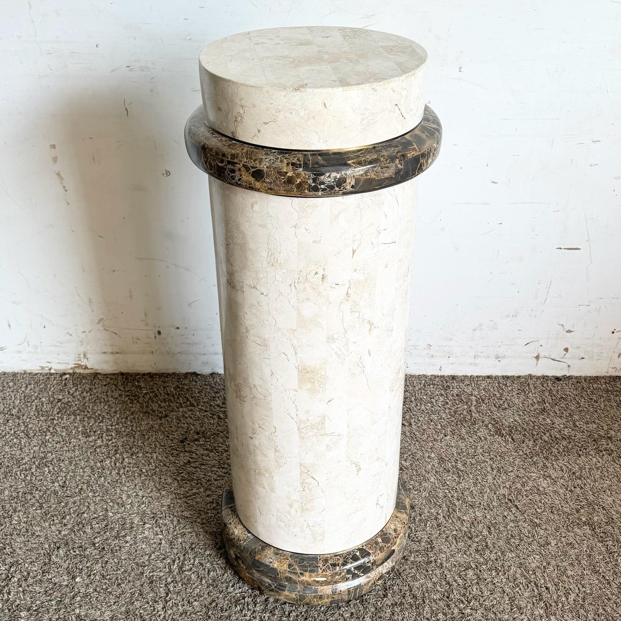 Piedistallo postmoderno in pietra tessellata beige e marrone lucidata con intarsi in ottone in vendita 1