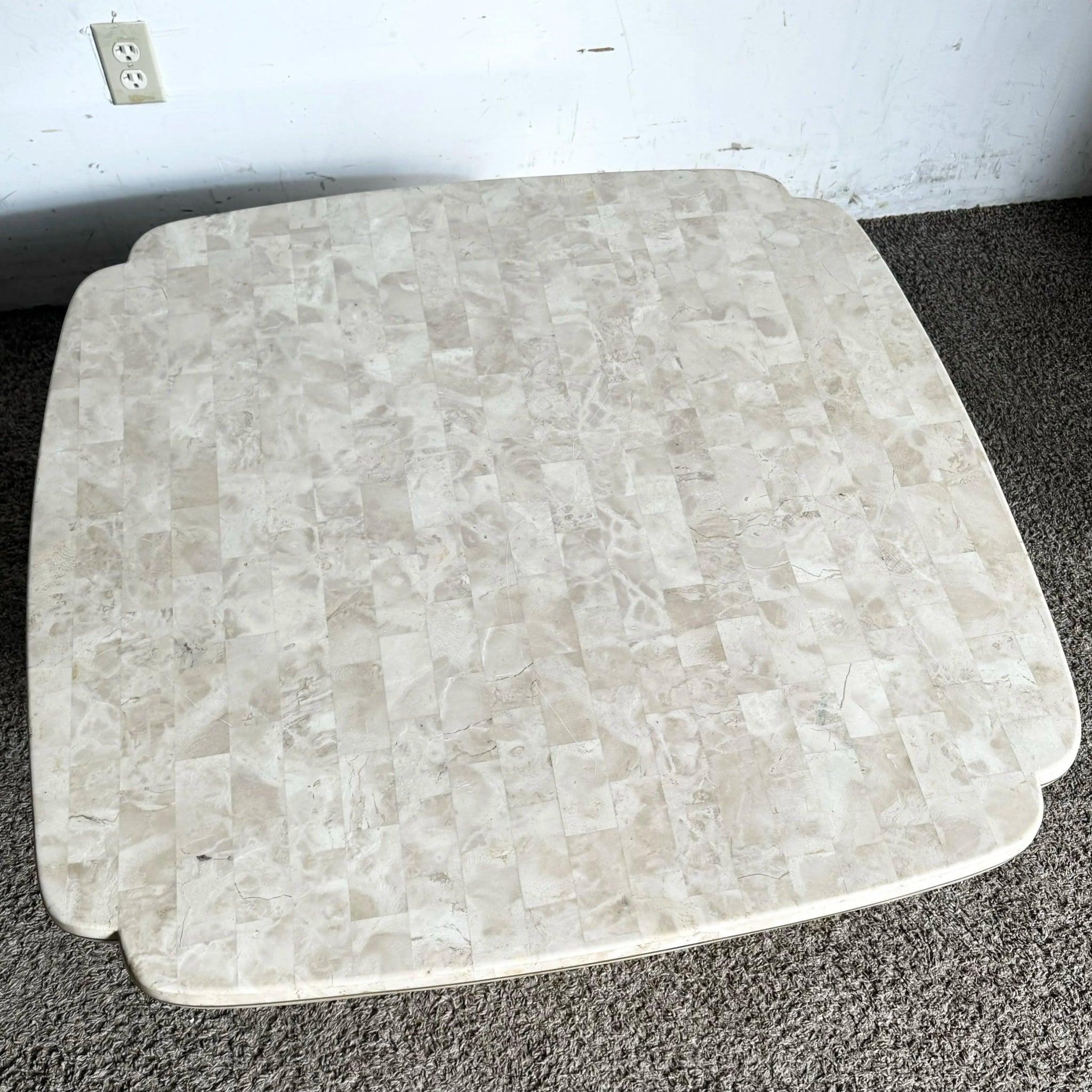 Philippin Table basse postmoderne en pierre tessellée polie avec incrustation en laiton en vente