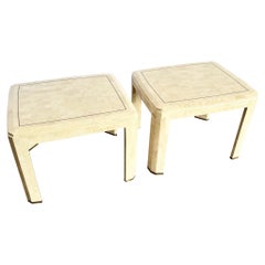 Paire de tables d'appoint postmodernes en pierre tessellée polie avec incrustation en laiton
