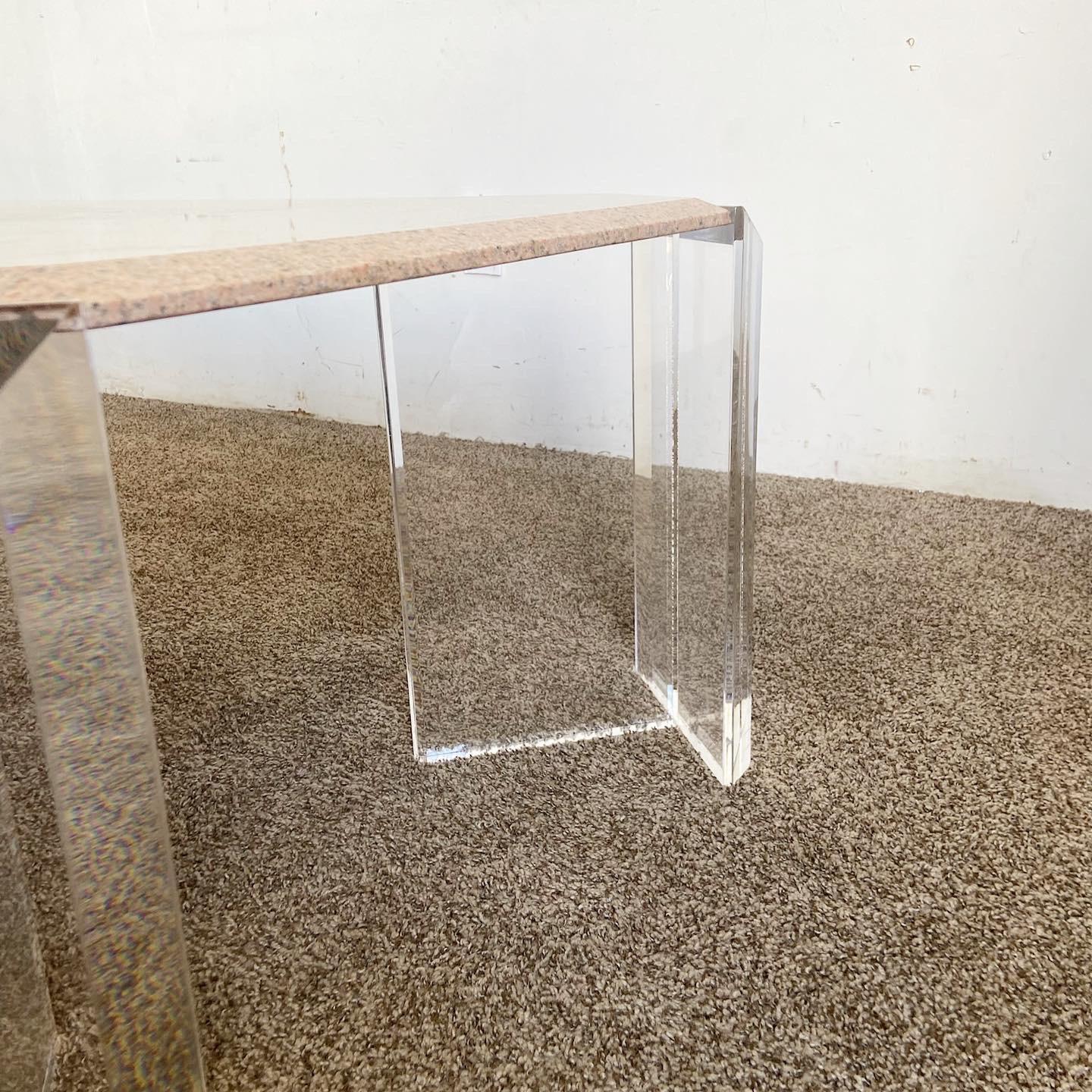 Lucite Table basse rectangulaire postmoderne en granit incrusté avec plateau en lucite en vente