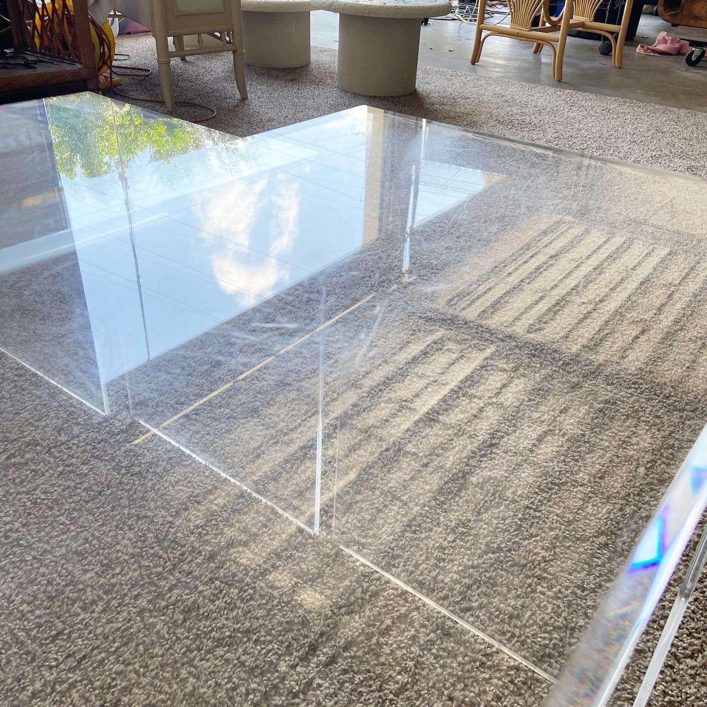 Postmodern Rectangular Lucite Nesting Tables - Set of 3 In Good Condition For Sale In Delray Beach, FL