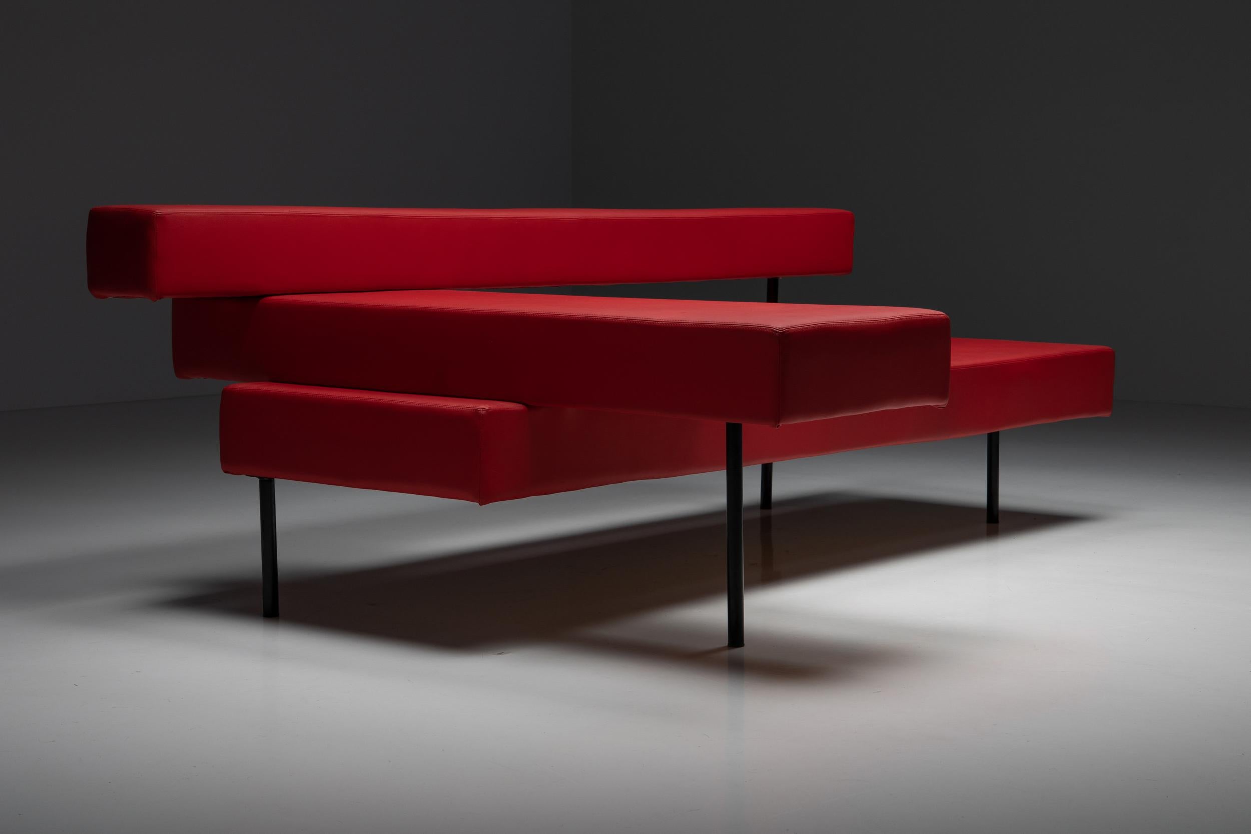 Postmodernes rechteckiges rotes architektonisches Sofa, belgisches Design, Prototyp, 2000er Jahre (Belgisch) im Angebot