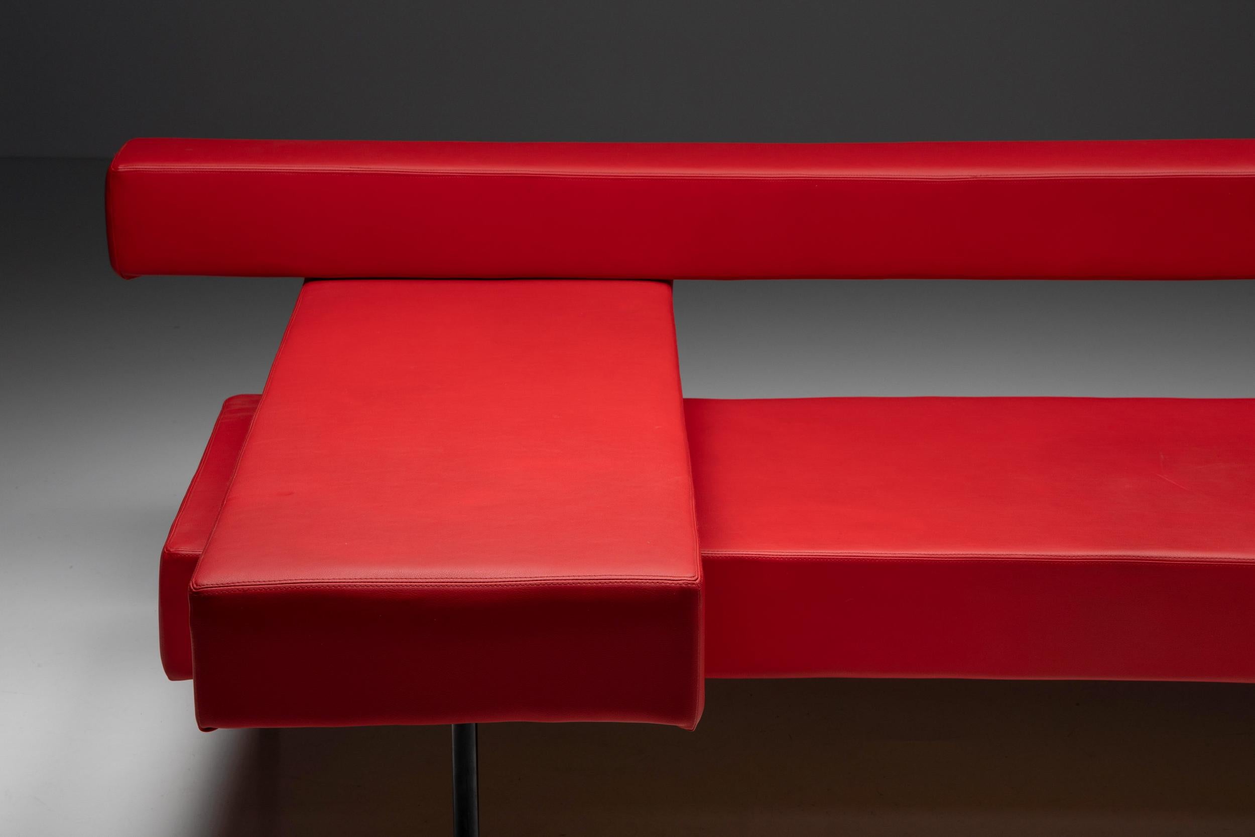 Postmodernes rechteckiges rotes architektonisches Sofa, belgisches Design, Prototyp, 2000er Jahre (Metall) im Angebot