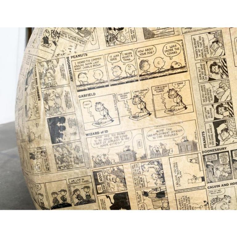 Postmoderner Stuhl aus recyceltem Papier und Kartenetui mit Comics von Victoria Morris im Angebot 5