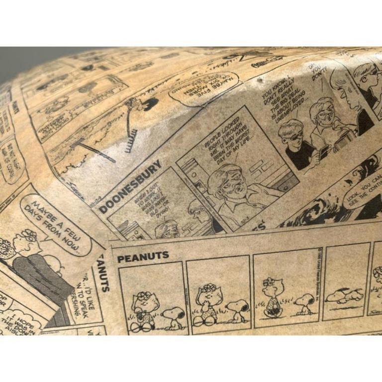 Postmoderner Stuhl aus recyceltem Papier und Kartenetui mit Comics von Victoria Morris im Angebot 6