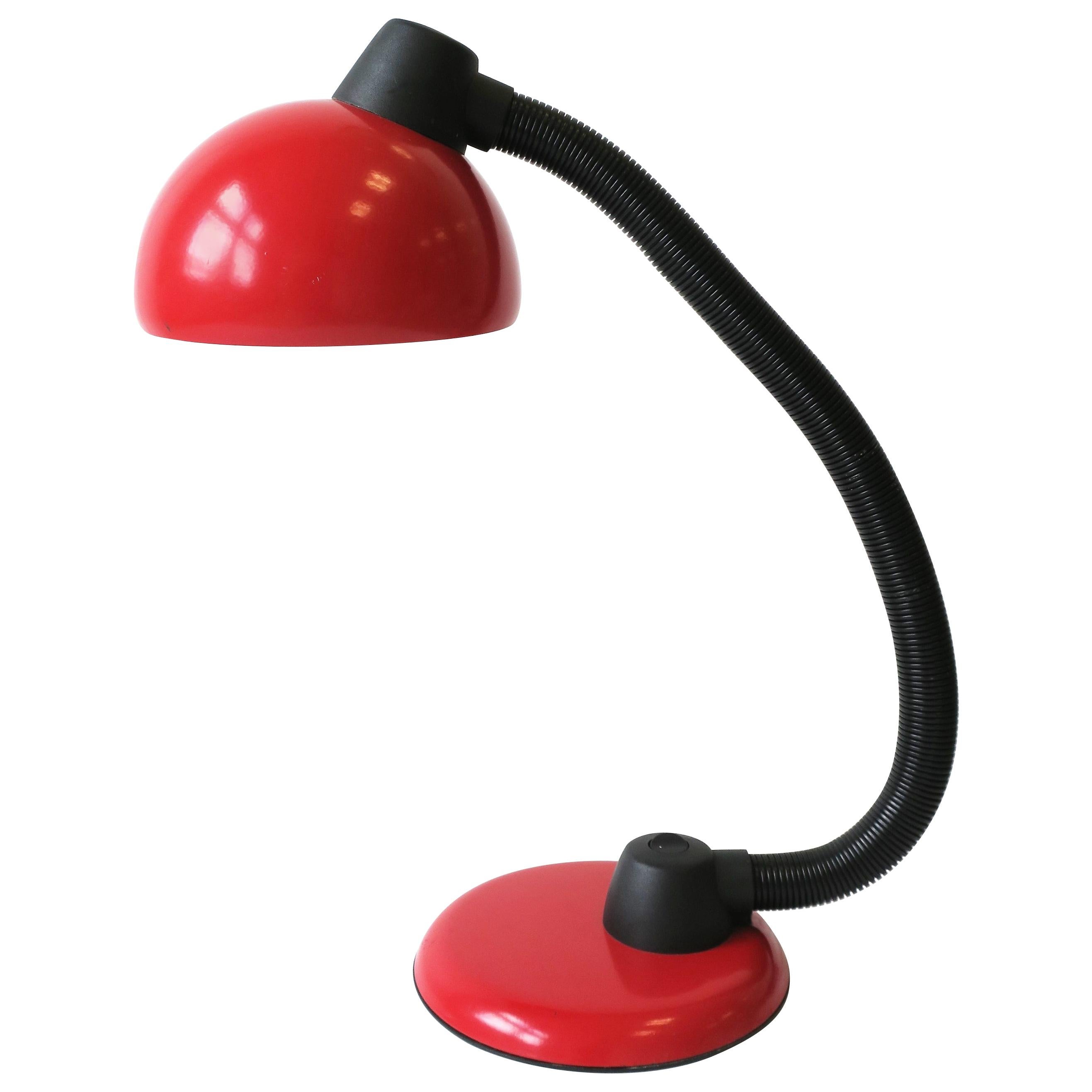 Lampe de bureau postmoderne rouge et noire en vente