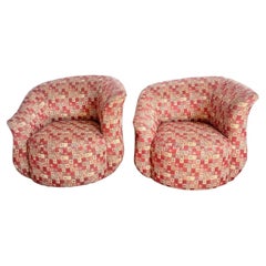 Fauteuils pivotants postmodernes en tissu sculpté rouge et or - une paire