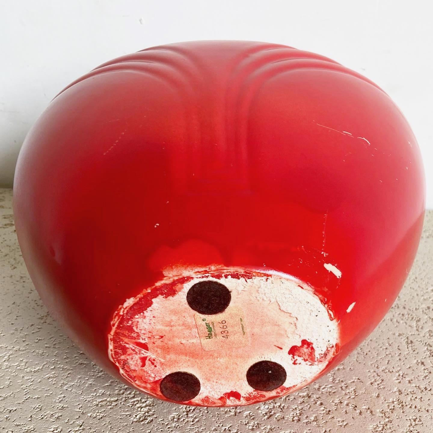 Vase postmoderne en céramique rouge de Haeger en vente 1
