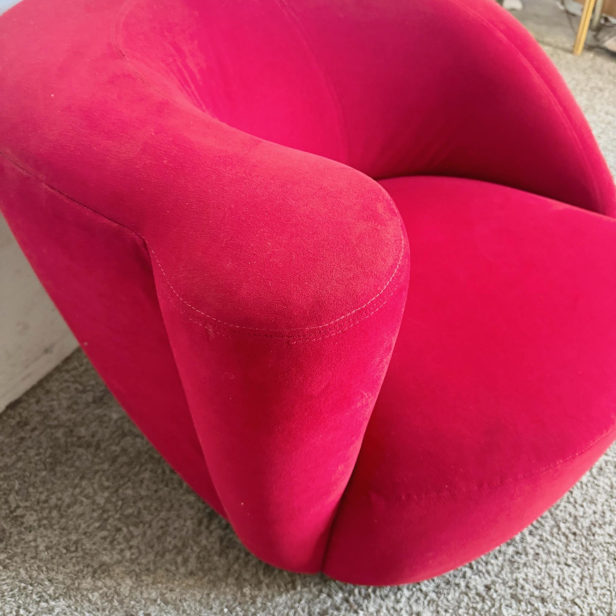 Chaise pivotante postmoderne Nautilus en tissu rouge Bon état - En vente à Delray Beach, FL