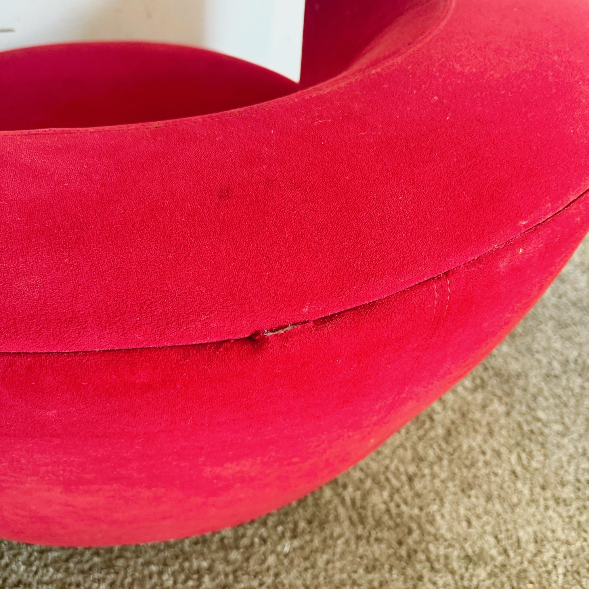 Chaise pivotante postmoderne Nautilus en tissu rouge en vente 2