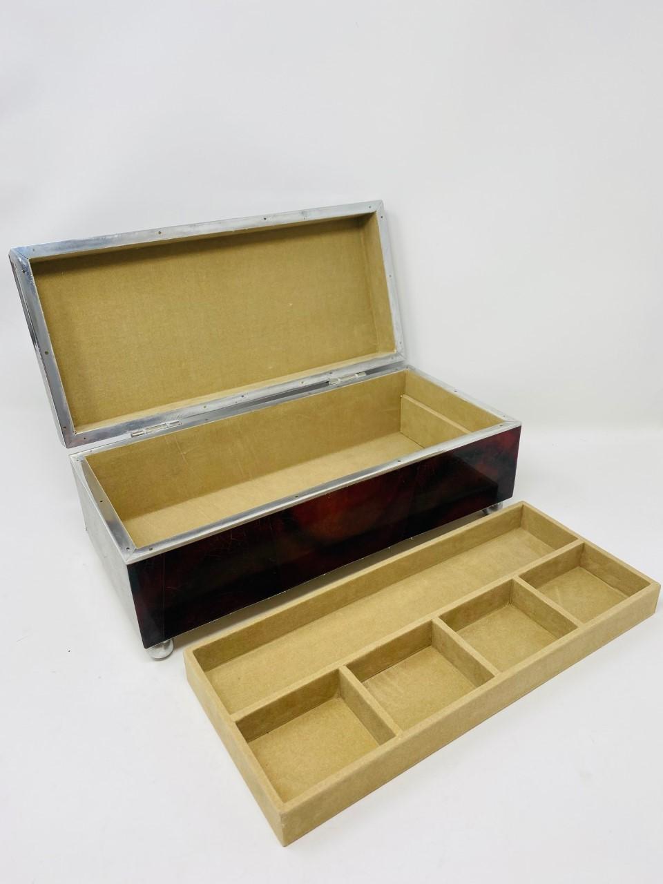 Travertin Boîte à bijoux postmoderne à panneaux en bois laqué rouge de Maitland Smith en vente