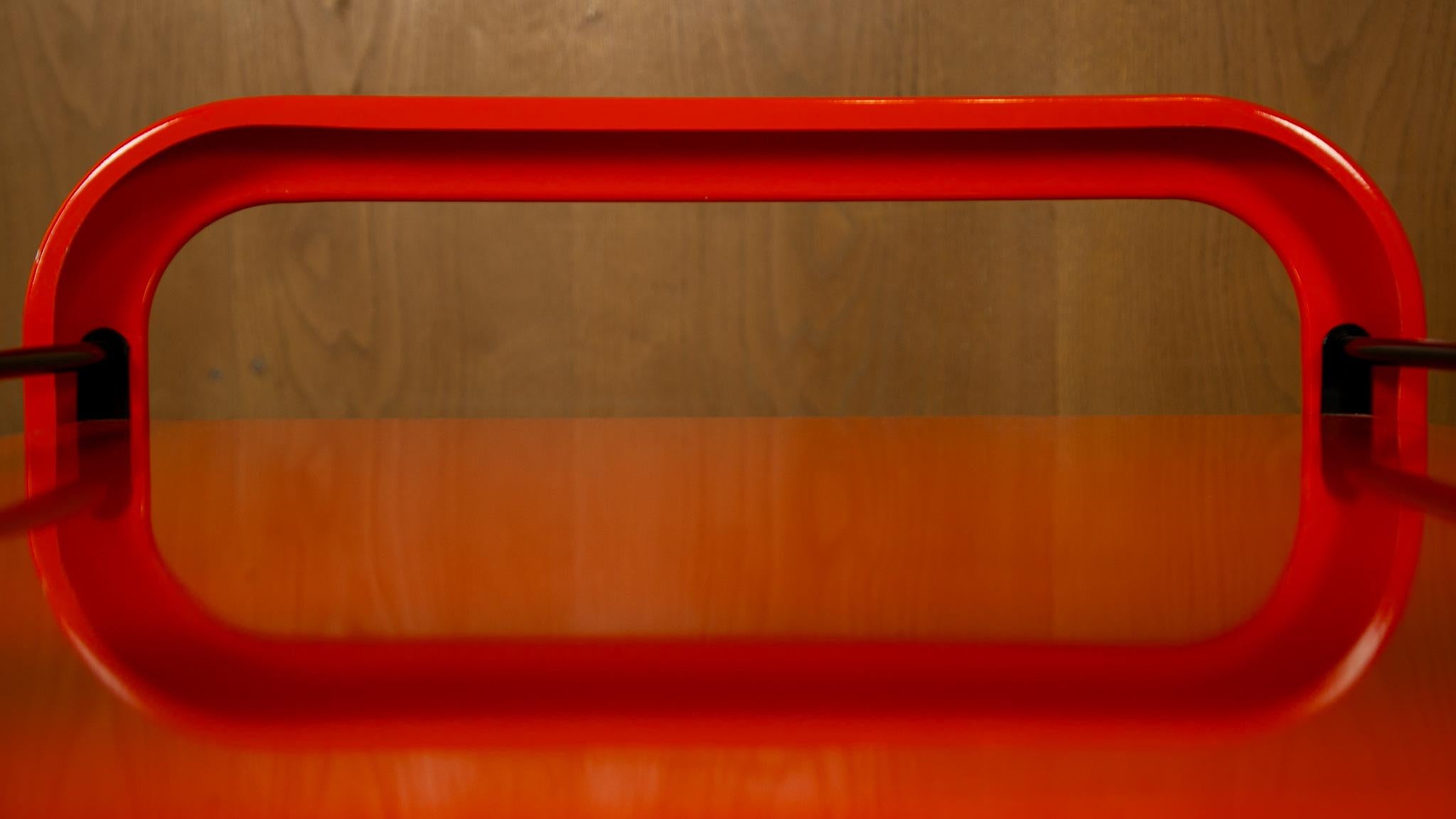 Postmodern Red Metal Trolley for Secco, Italy 1980s For Sale 3