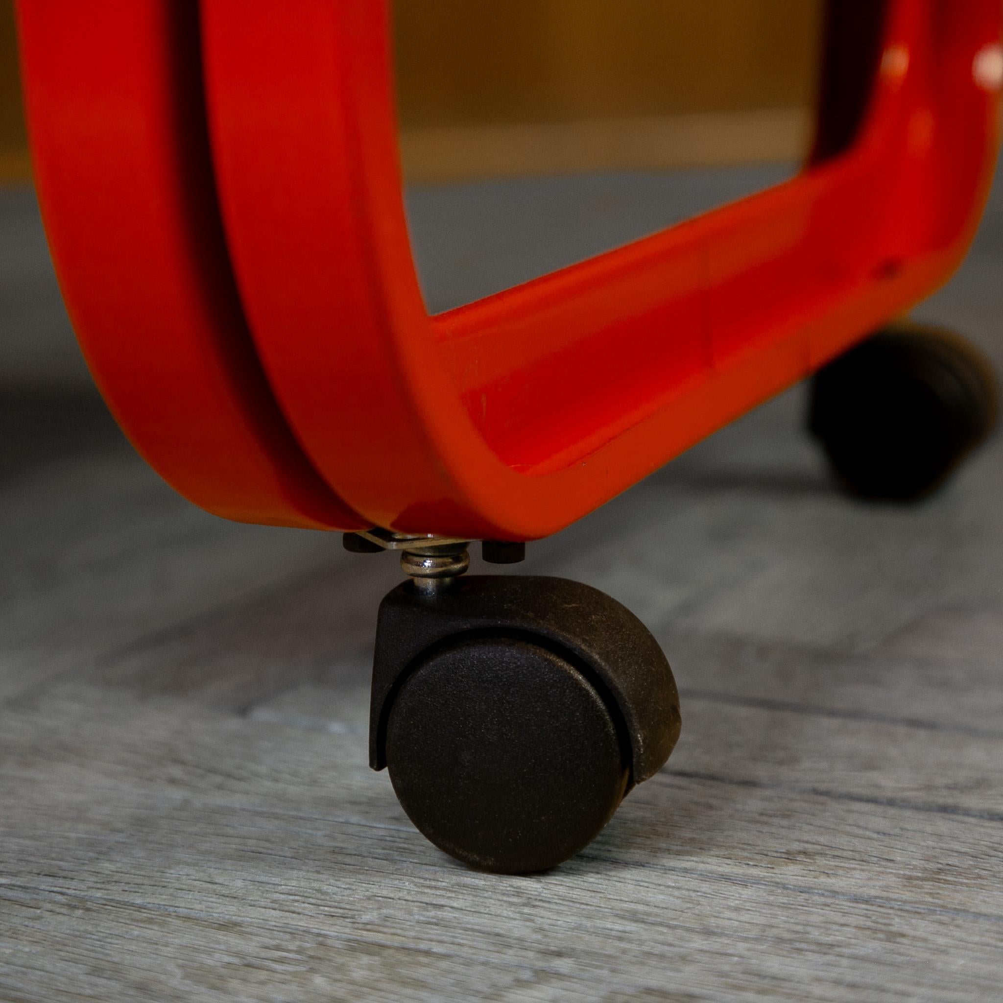 Postmodern Red Metal Trolley for Secco, Italy 1980s In Good Condition For Sale In Vienna, AT