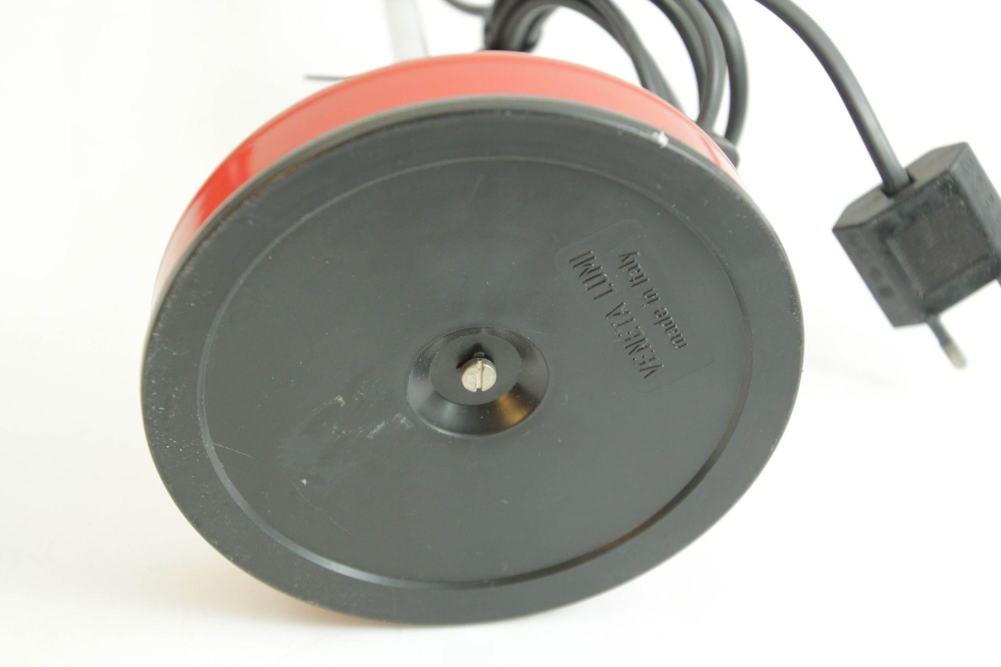 Lampada da tavolo postmoderna rossa di Veneta Lumi Italia 1970s in vendita 4
