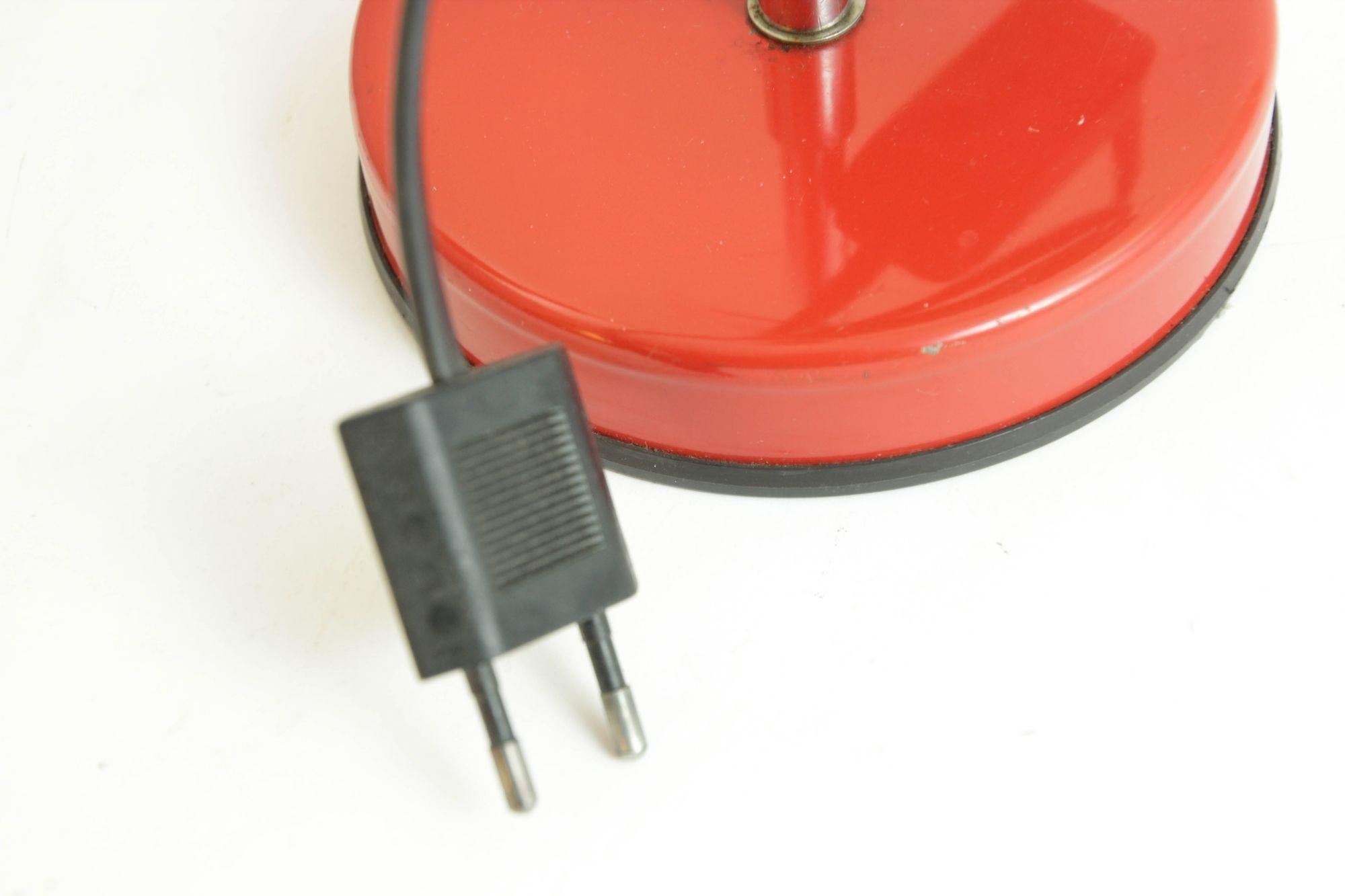 Lampada da tavolo postmoderna rossa di Veneta Lumi Italia 1970s in vendita 5