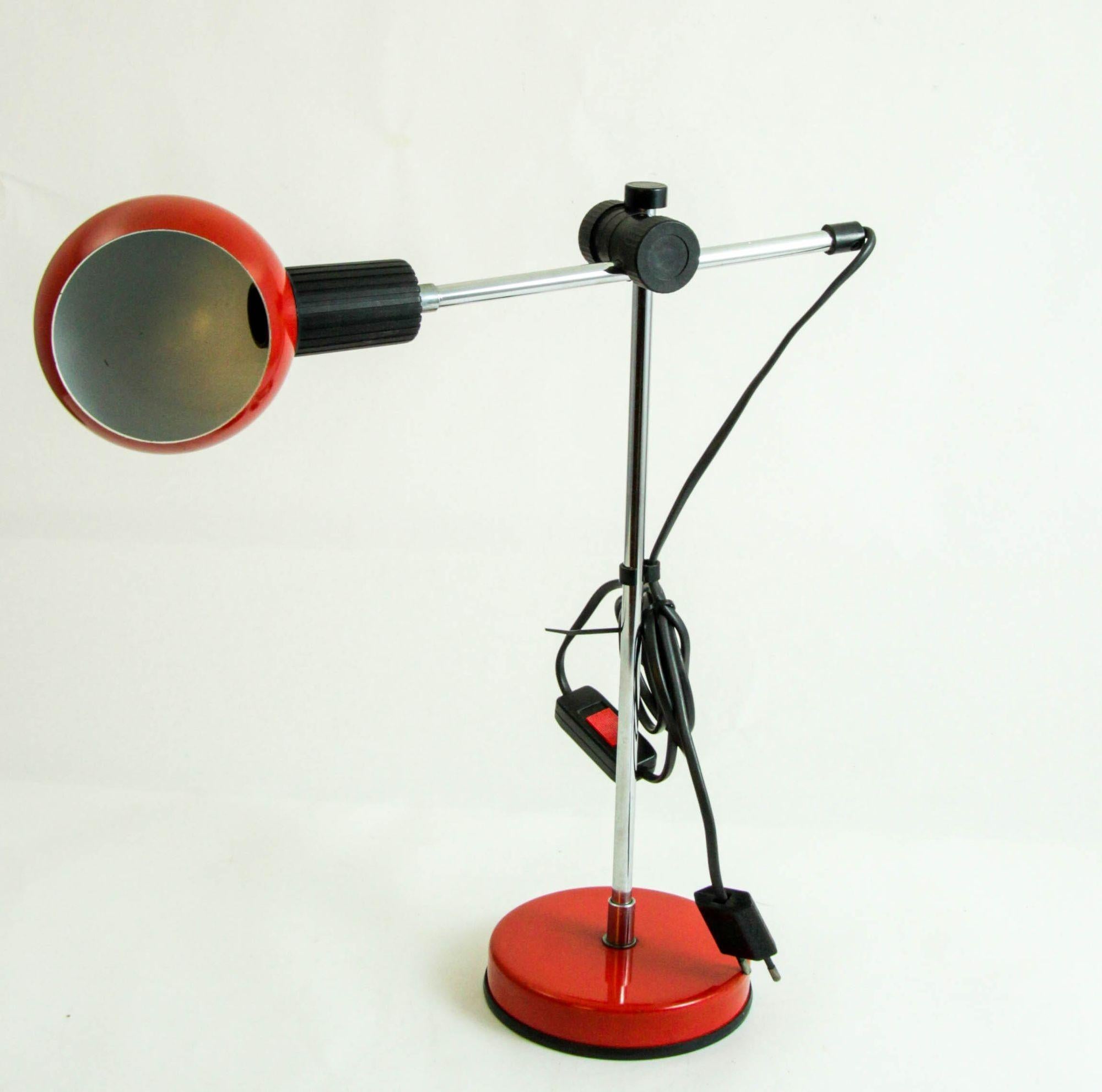 Lampada da tavolo postmoderna rossa di Veneta Lumi Italia 1970s in vendita 7