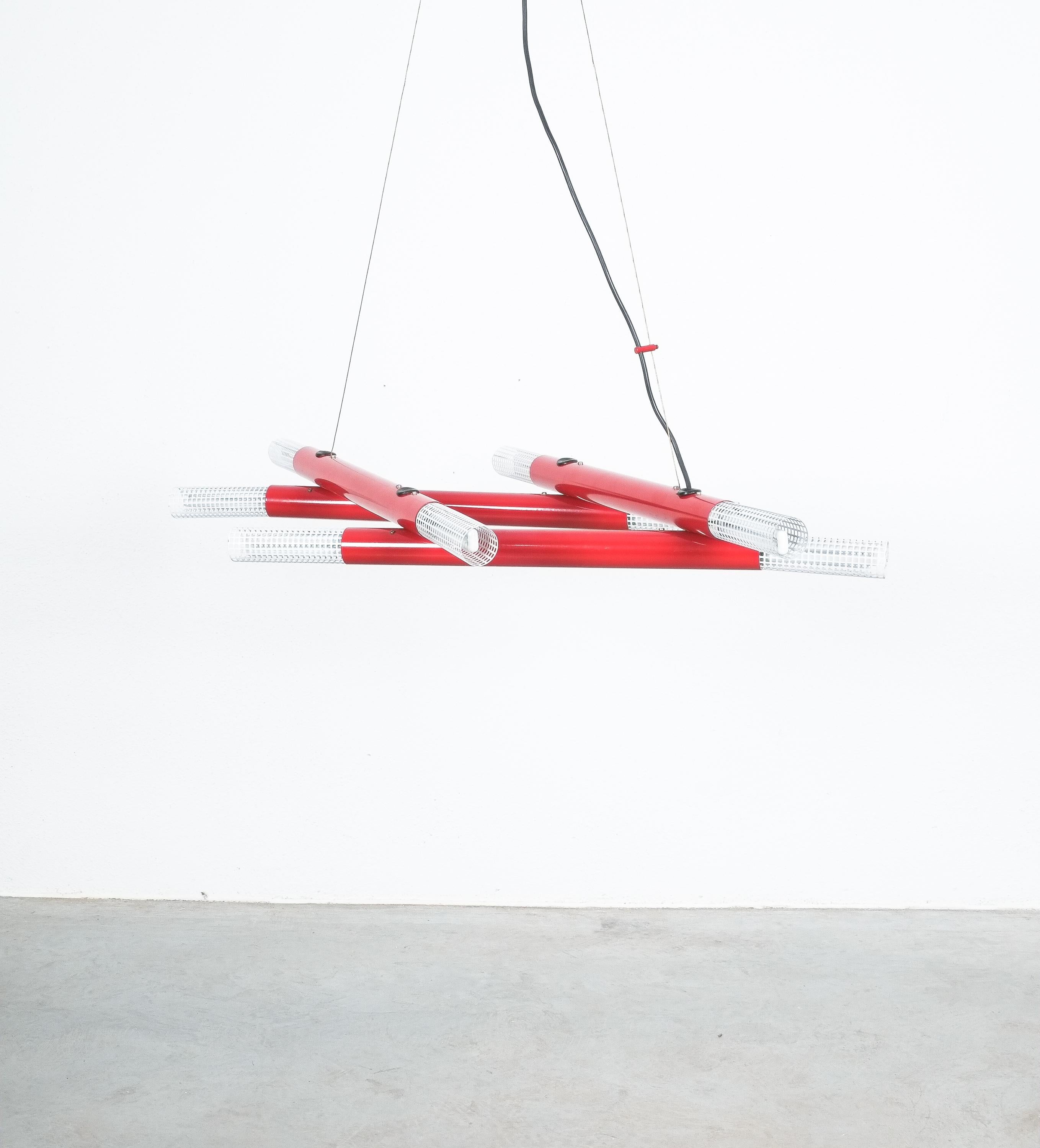 Lampadario atomico postmoderno in metallo tubolare rosso, circa 1980 in vendita 4