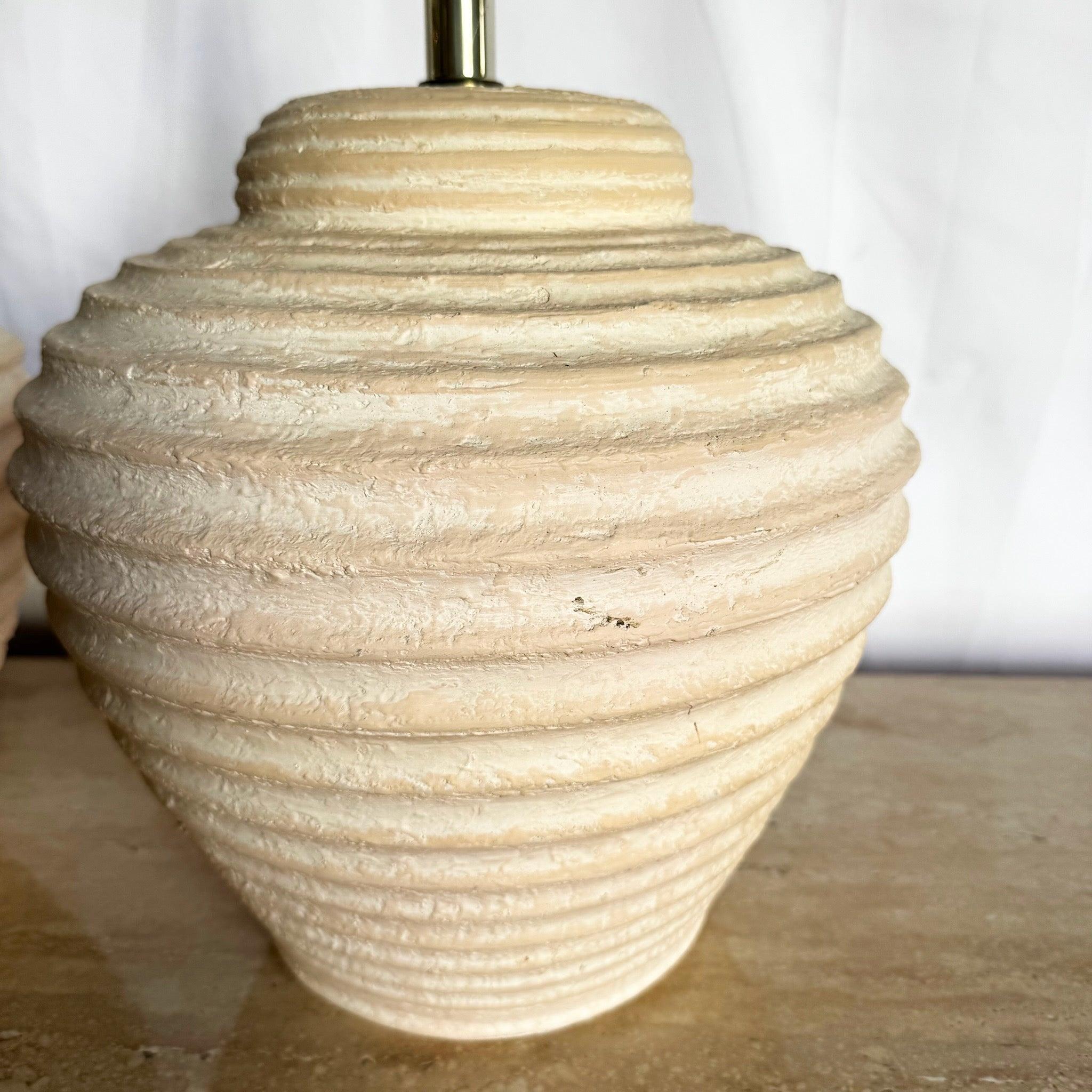Lampade da tavolo in ceramica a coste postmoderne In condizioni buone in vendita a Delray Beach, FL