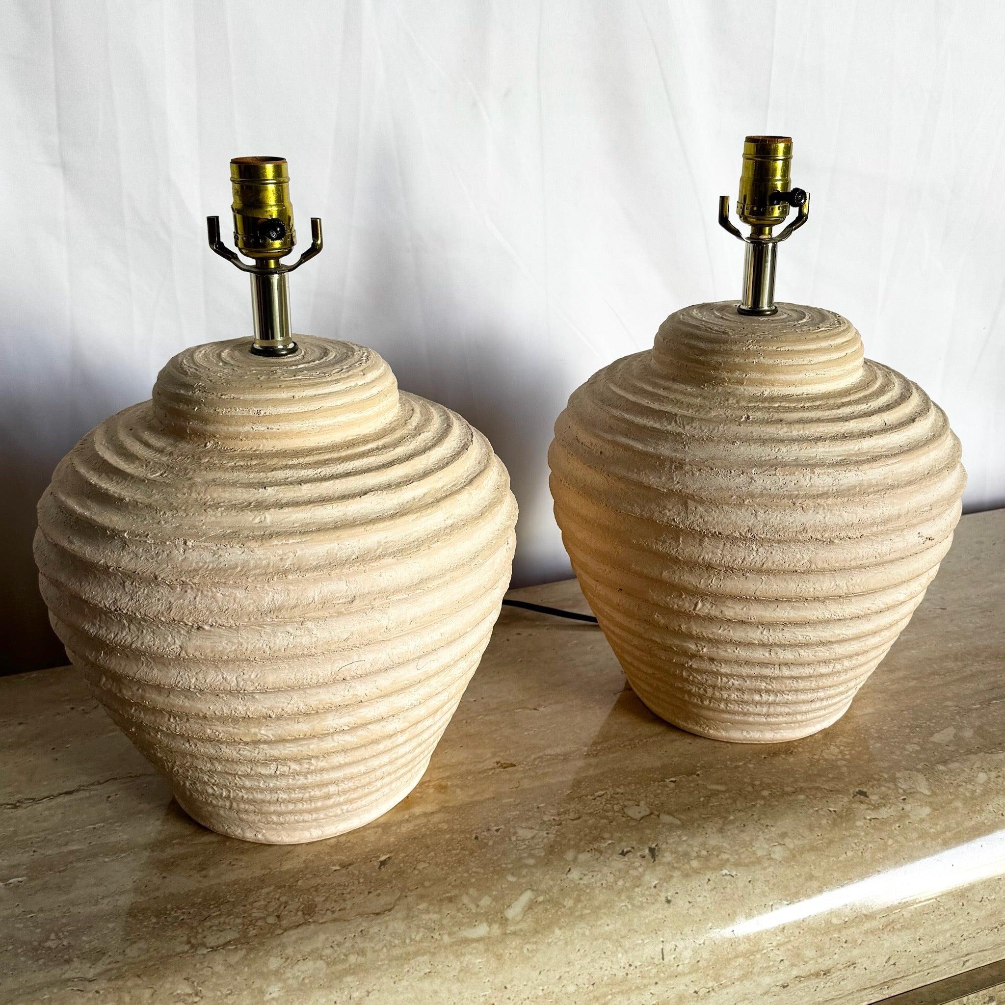 Ceramica Lampade da tavolo in ceramica a coste postmoderne in vendita