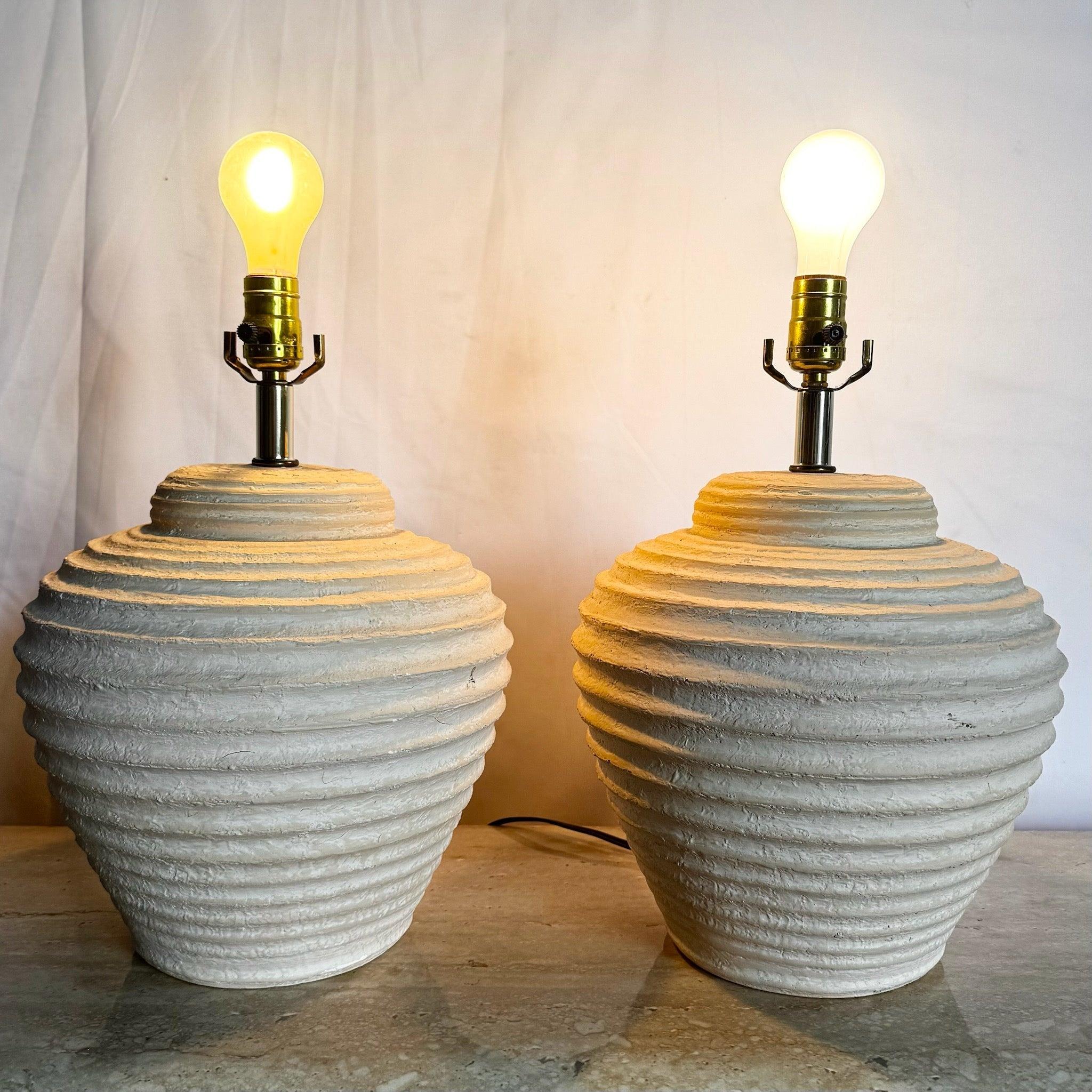 Lampade da tavolo in ceramica a coste postmoderne in vendita 1