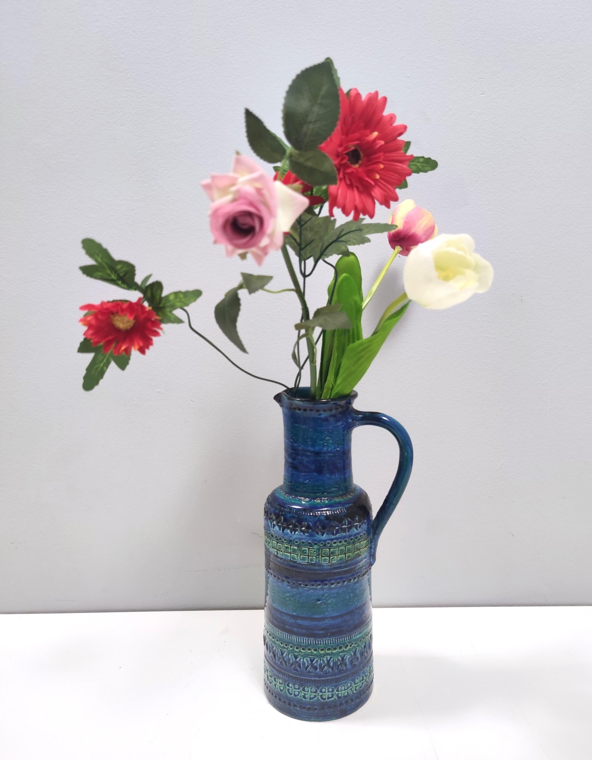 This is a Rimini blue vase from the 1970s. Made in Italy.
It was designed by Aldo Londi and produced by Flavia Montelupo, also known as Bitossi.
Bitossi was founded in 1921 in Montelupo, a city near Florence, and it is one of the most known Italian