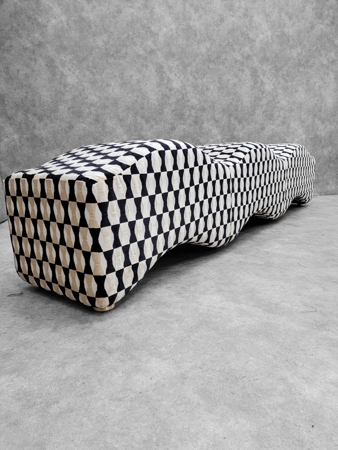 Postmoderne Ripple Wave Bench, neu gepolstert mit Kate Spade Schleife, Mohair-Krawatte, neu (Unbekannt) im Angebot
