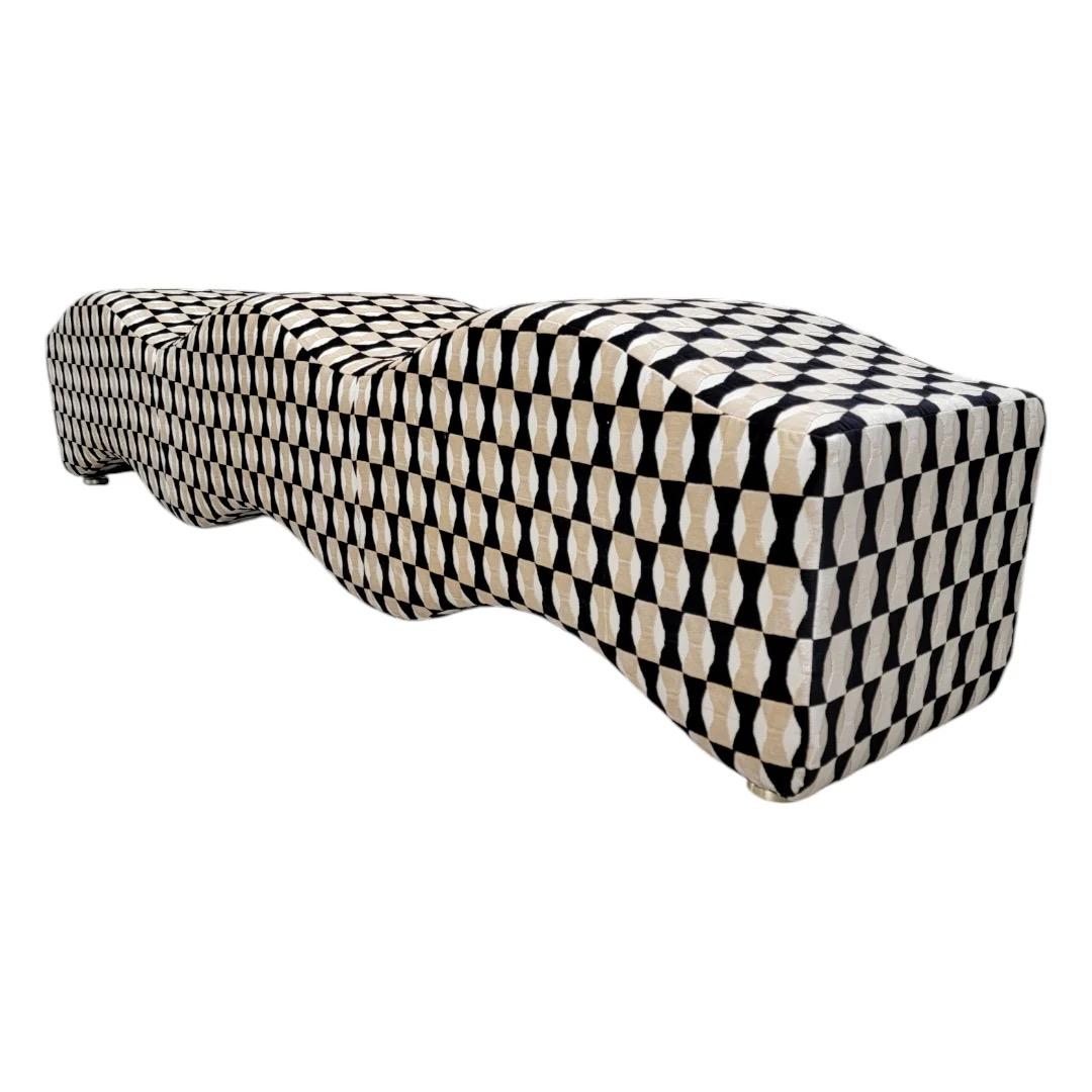 Postmoderne Ripple Wave Bench, neu gepolstert mit Kate Spade Schleife, Mohair-Krawatte, neu (21. Jahrhundert und zeitgenössisch) im Angebot