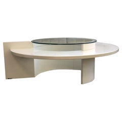 Table basse blanche sculpturale à 2 niveaux postmoderne de Roger Rougier
