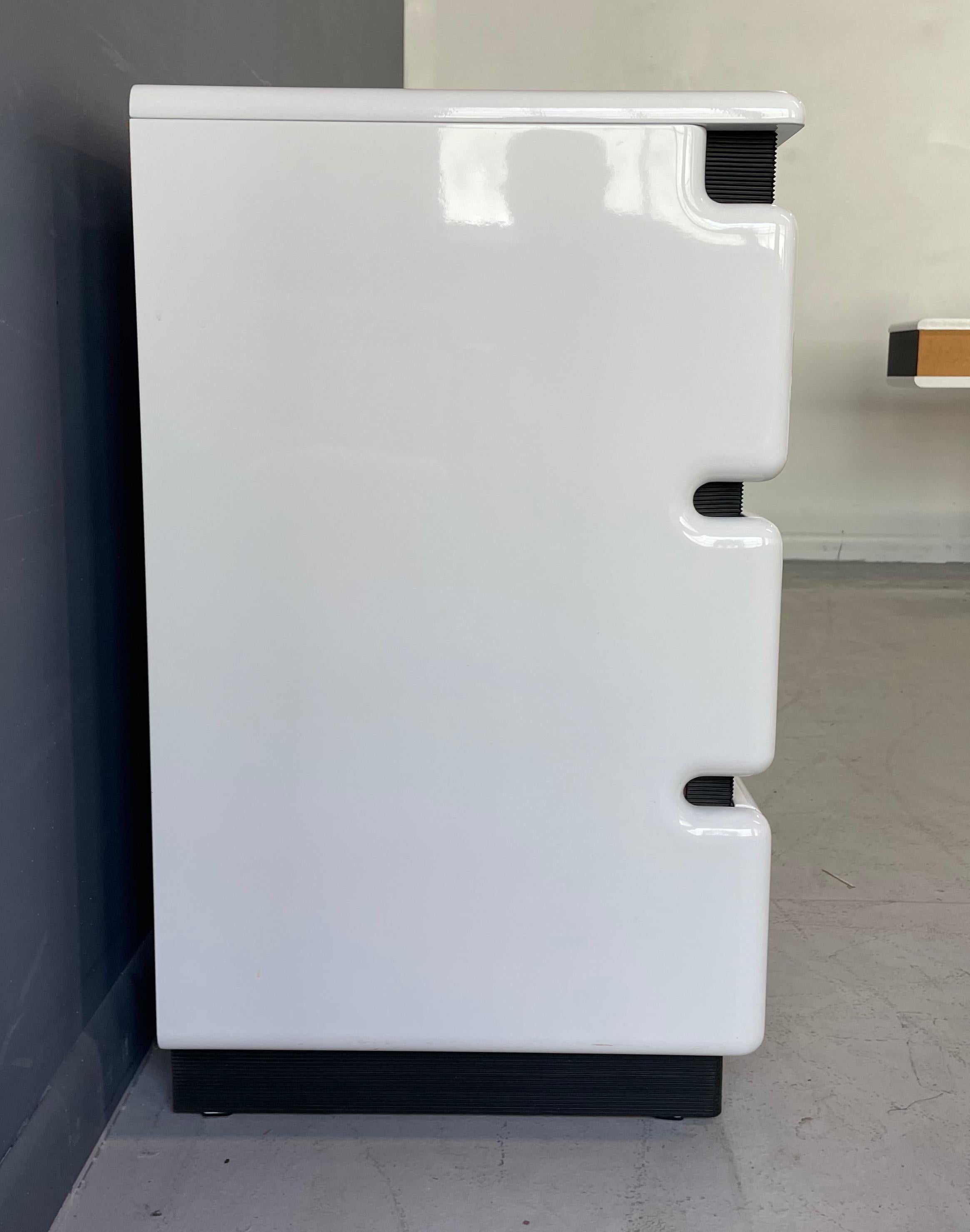white high gloss dresser