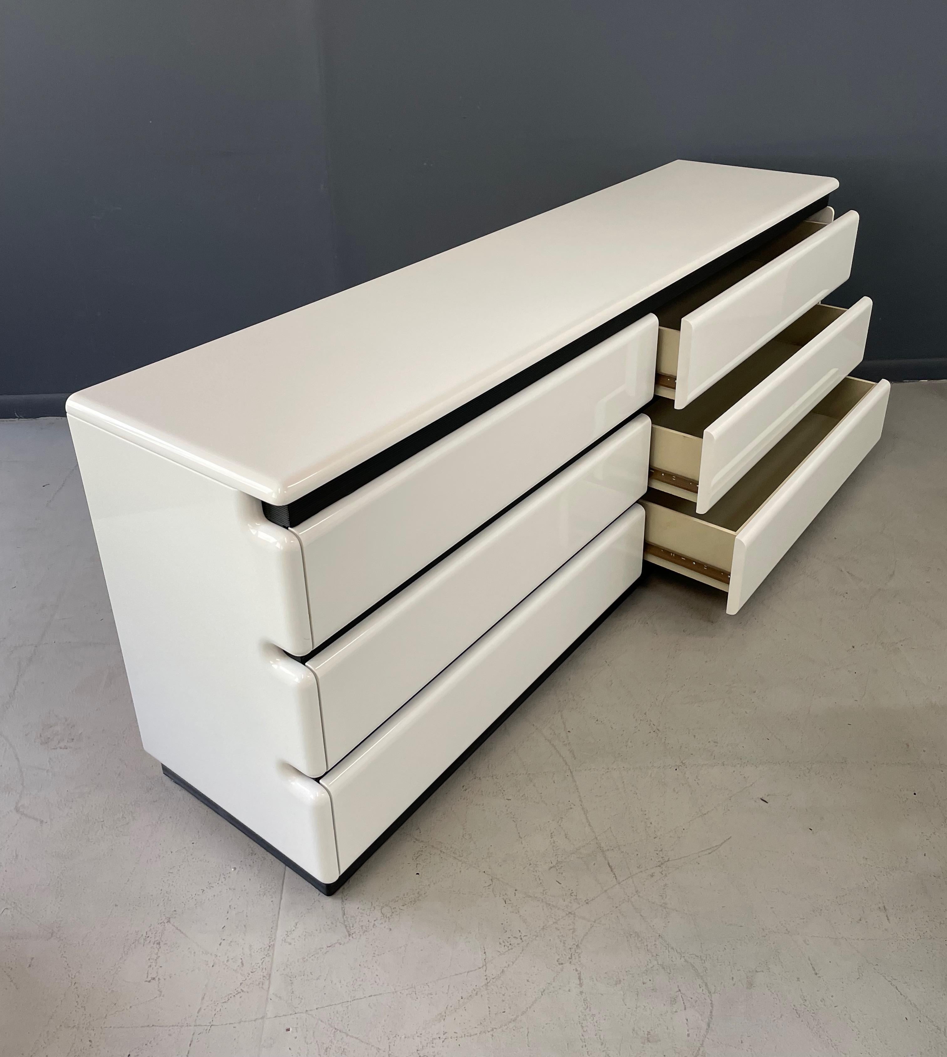 Post-Modern Postmodern Rougier High Gloss White Six Drawer Lacquered Modern Dresser