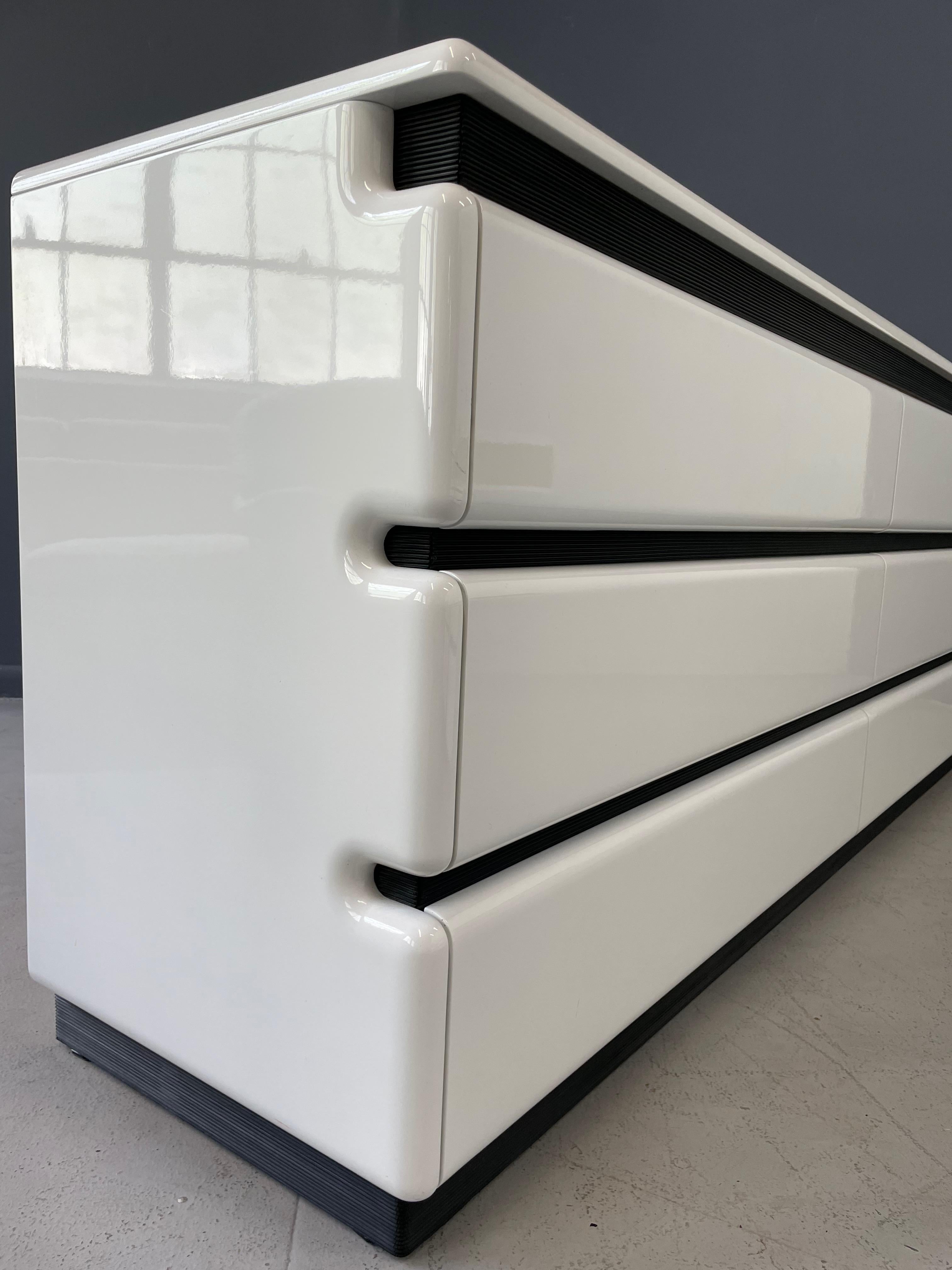 Postmodern Rougier High Gloss White Six Drawer Lacquered Modern Dresser In Good Condition In Philadelphia, PA