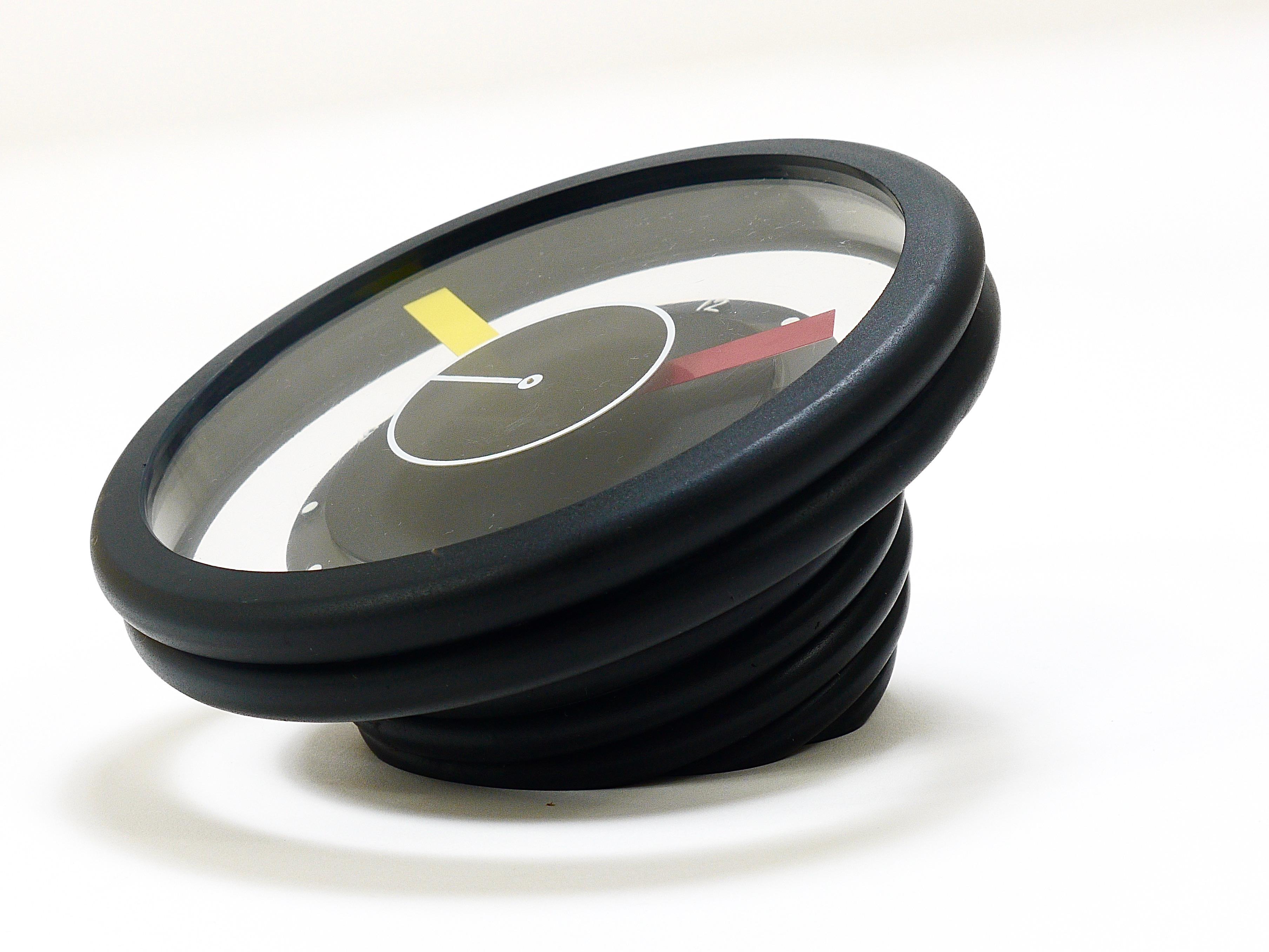Postmodern Round Pop Art Desk or Table Clock, Memphis Milano Style, Italy, 1990s For Sale 8
