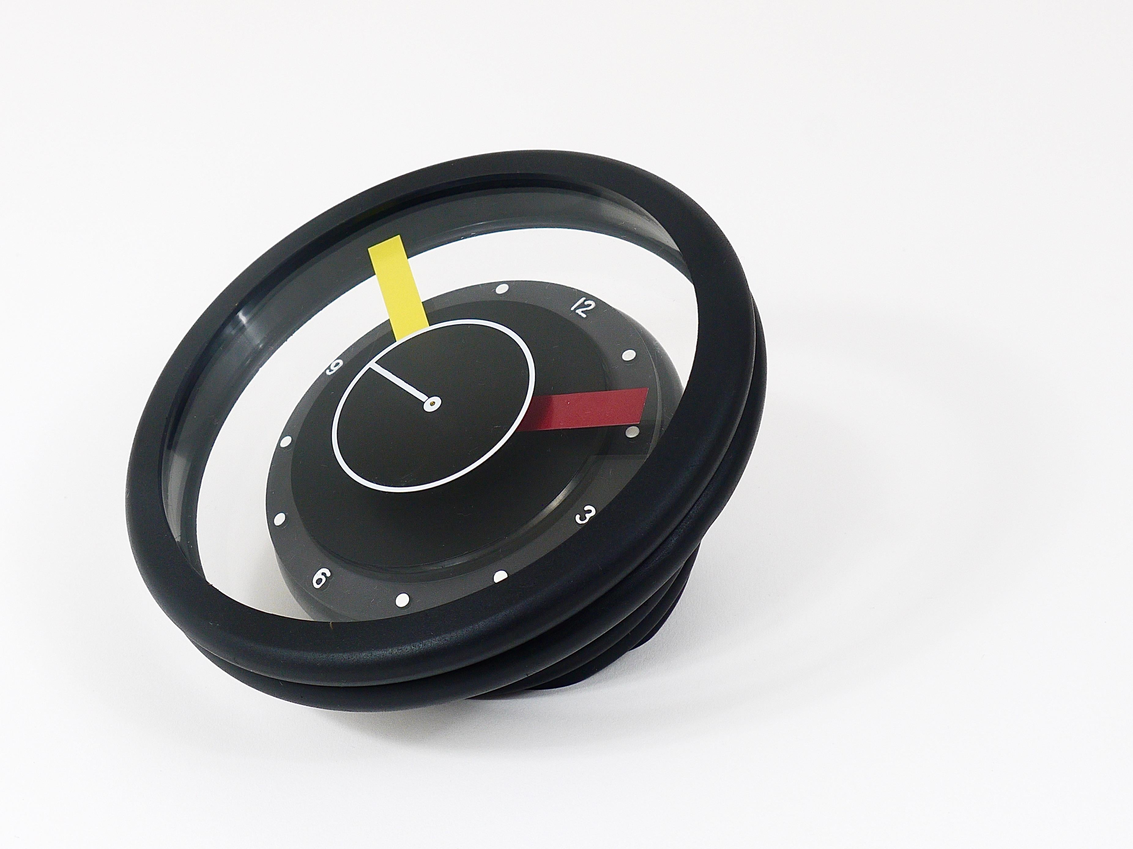 Postmodern Round Pop Art Desk or Table Clock, Memphis Milano Style, Italy, 1990s For Sale 1