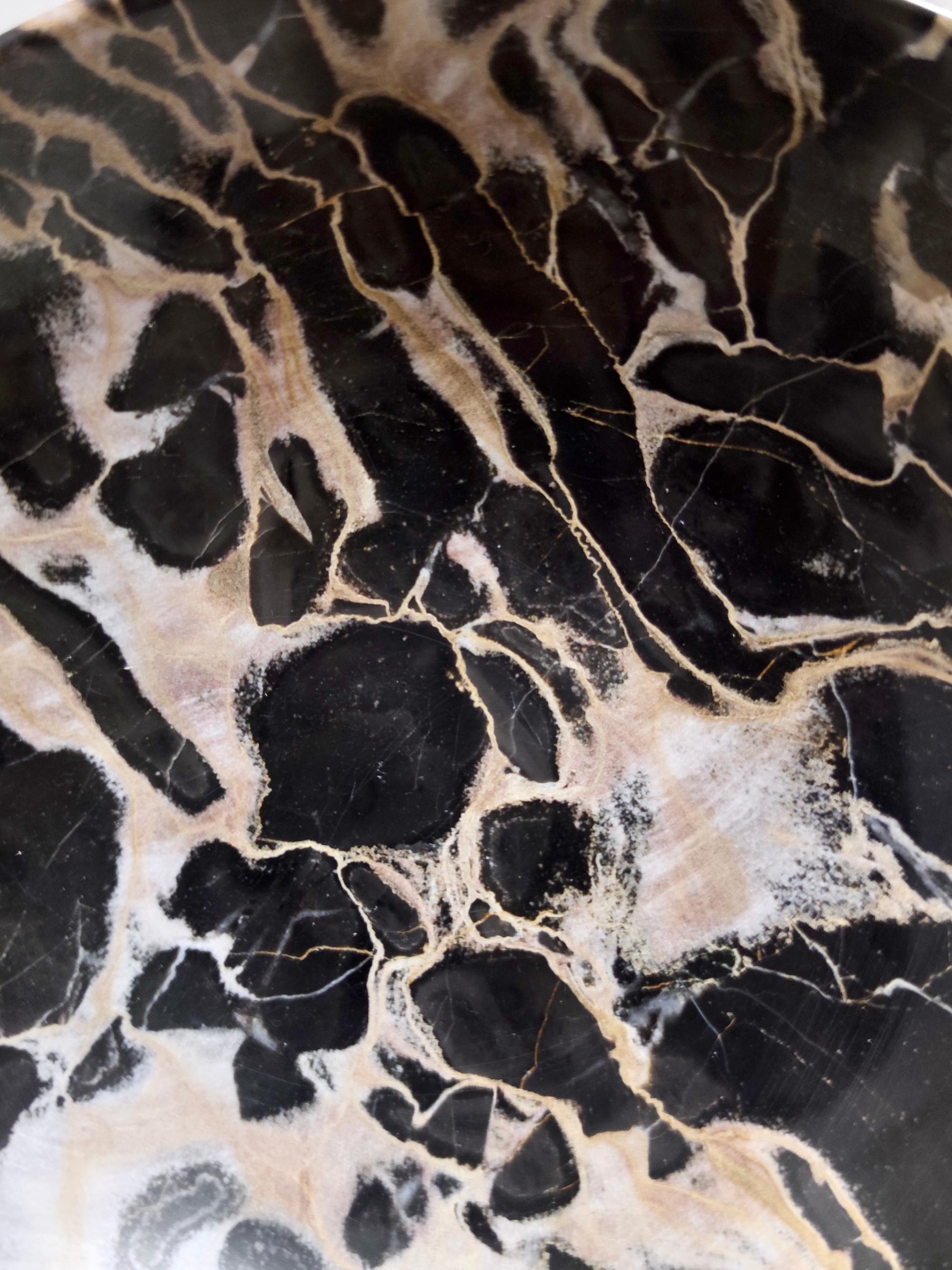 Marbre Cendrier rond postmoderne en marbre Portoro - Bol à bijoux - Vide poche, Italie en vente