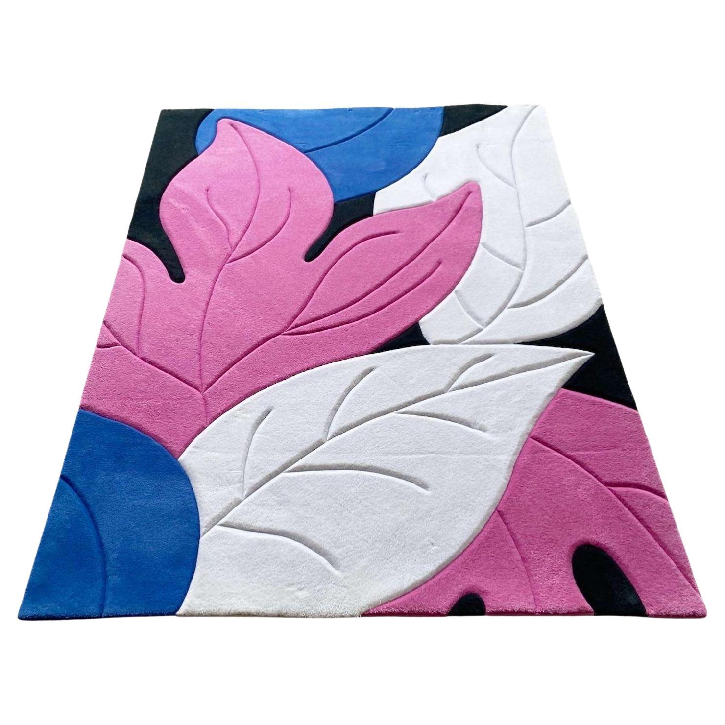 Rechteckiger postmoderner geformter blau-weißer und rosafarbener Laubholz-Teppich