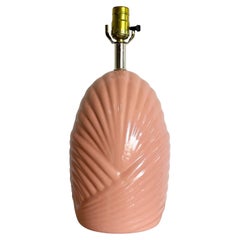 Lampe de bureau sculptée rose corail festonnée postmoderne