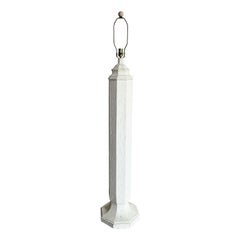 Postmoderne Stehlampe aus cremefarbenem, geformtem, weißem Gips