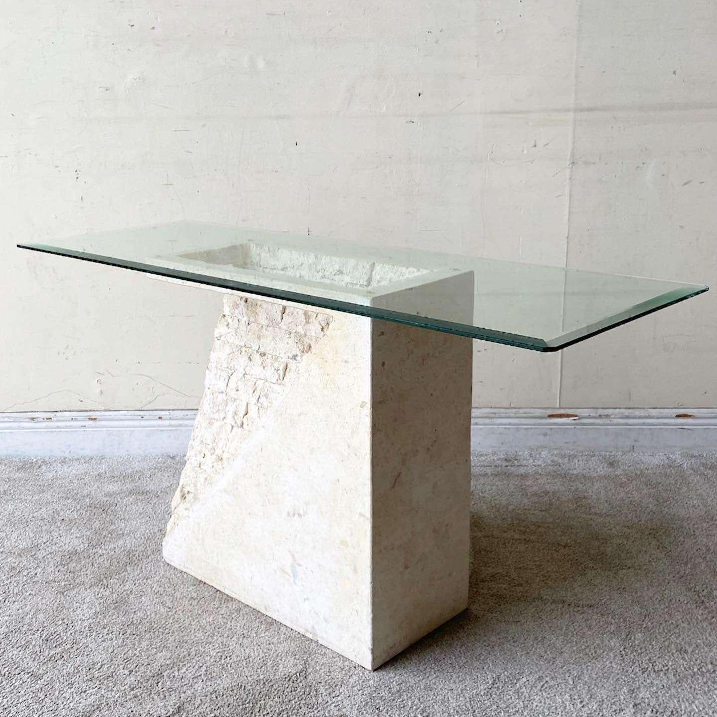 Postmoderne Table console postmoderne en pierre sculptée et tesselée en vente