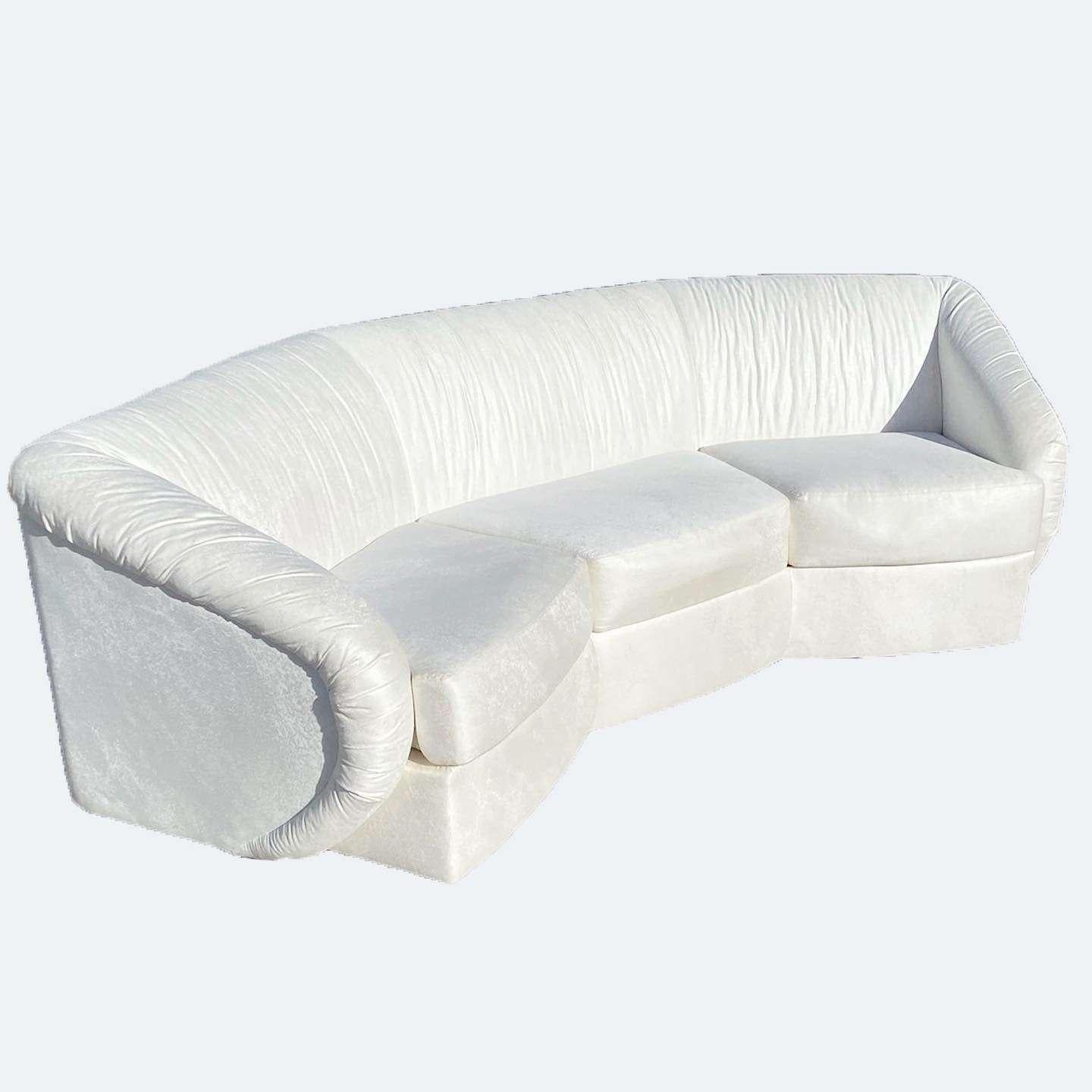 Postmodern Sculpted White Sofa by Carson’s In Good Condition For Sale In Delray Beach, FL