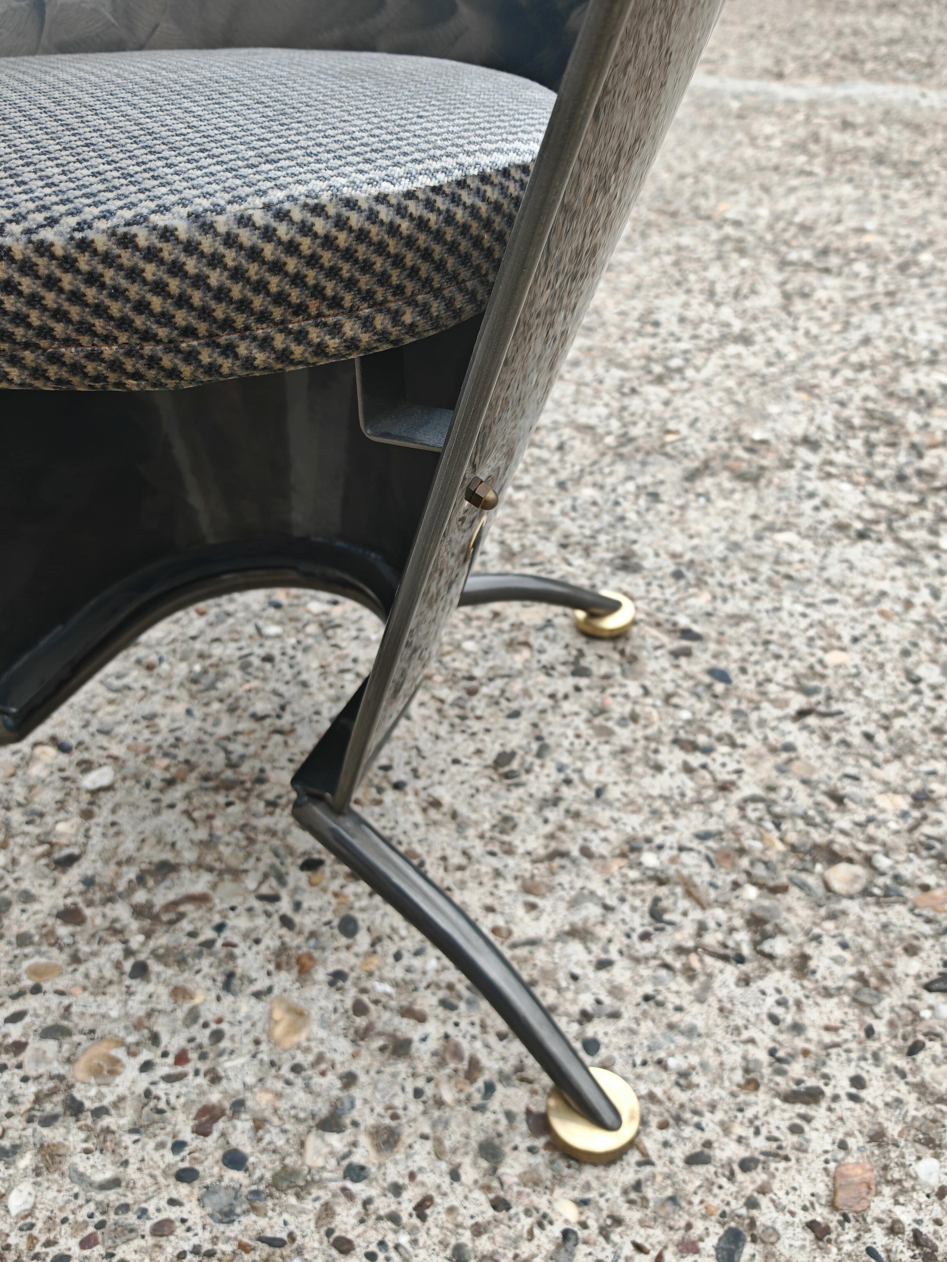 Sillones escultóricos postmodernos en forma de conos de acero de Steel-Line, años 80 en venta 3