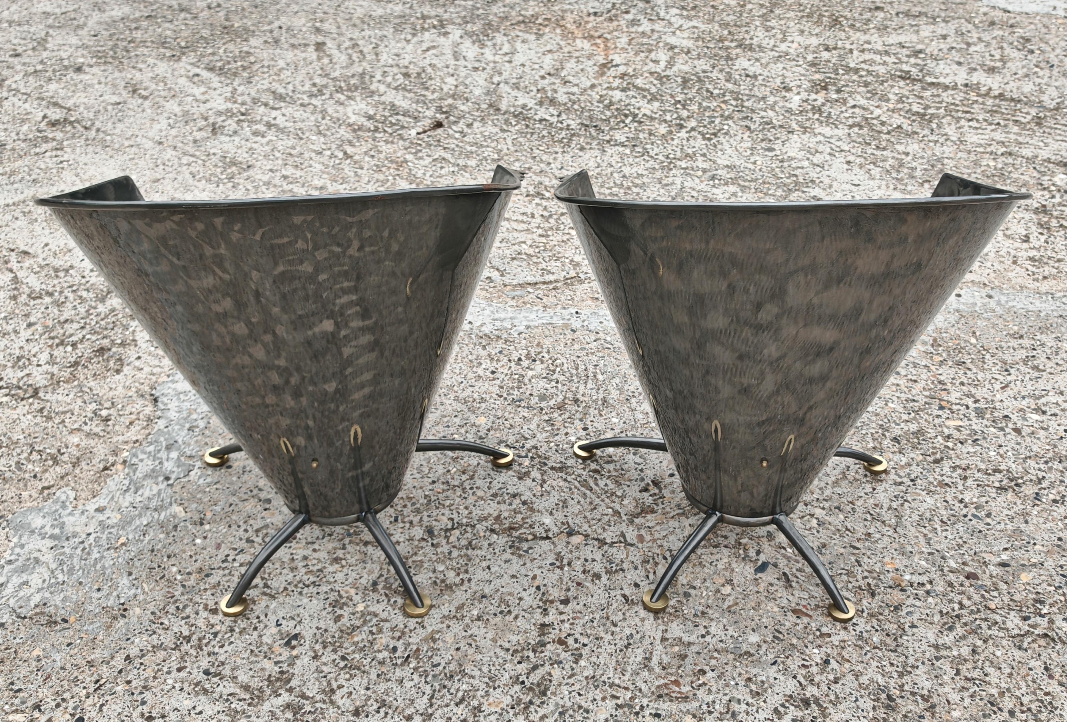 Sillones escultóricos postmodernos en forma de conos de acero de Steel-Line, años 80 en venta 4