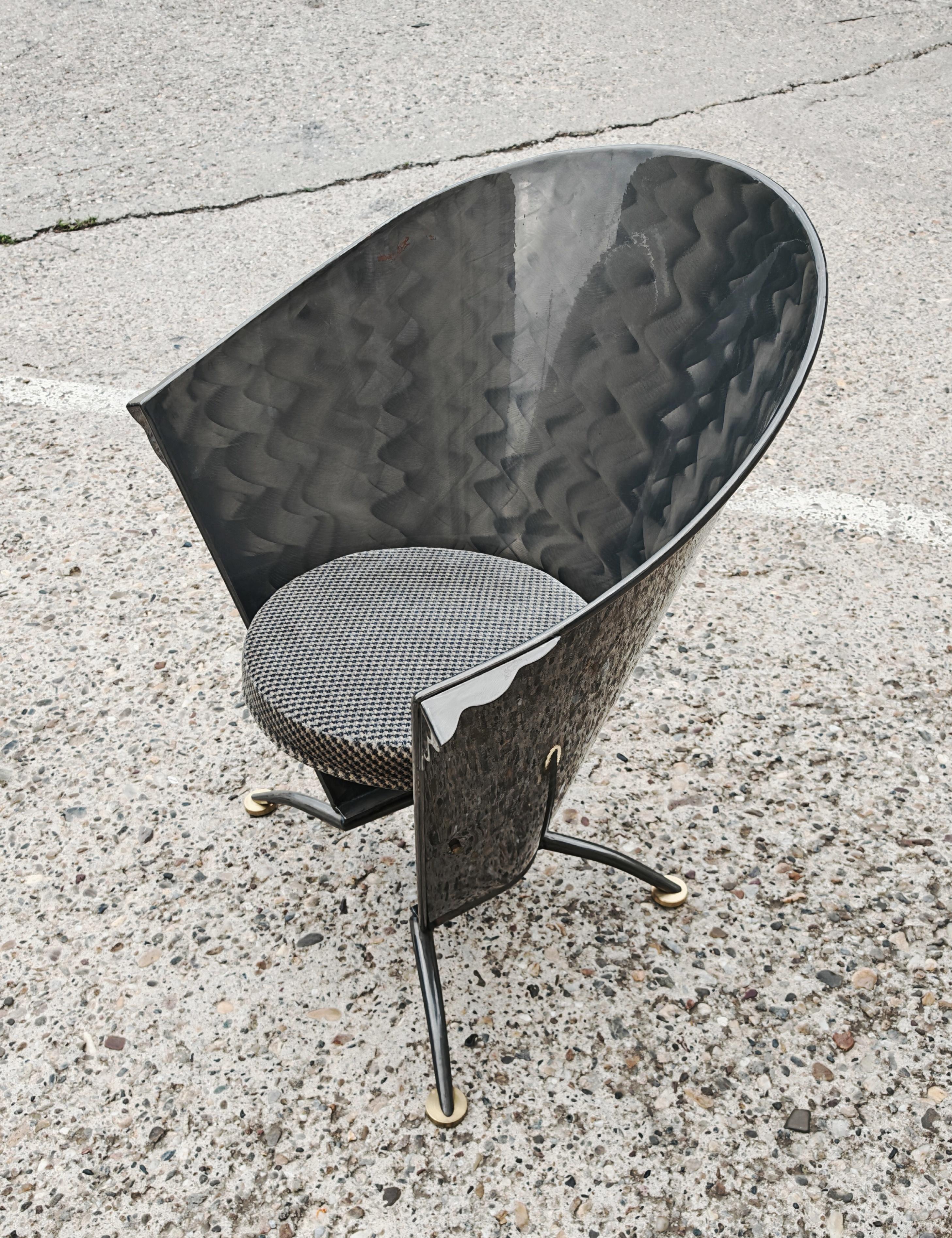 Sillones escultóricos postmodernos en forma de conos de acero de Steel-Line, años 80 en venta 5