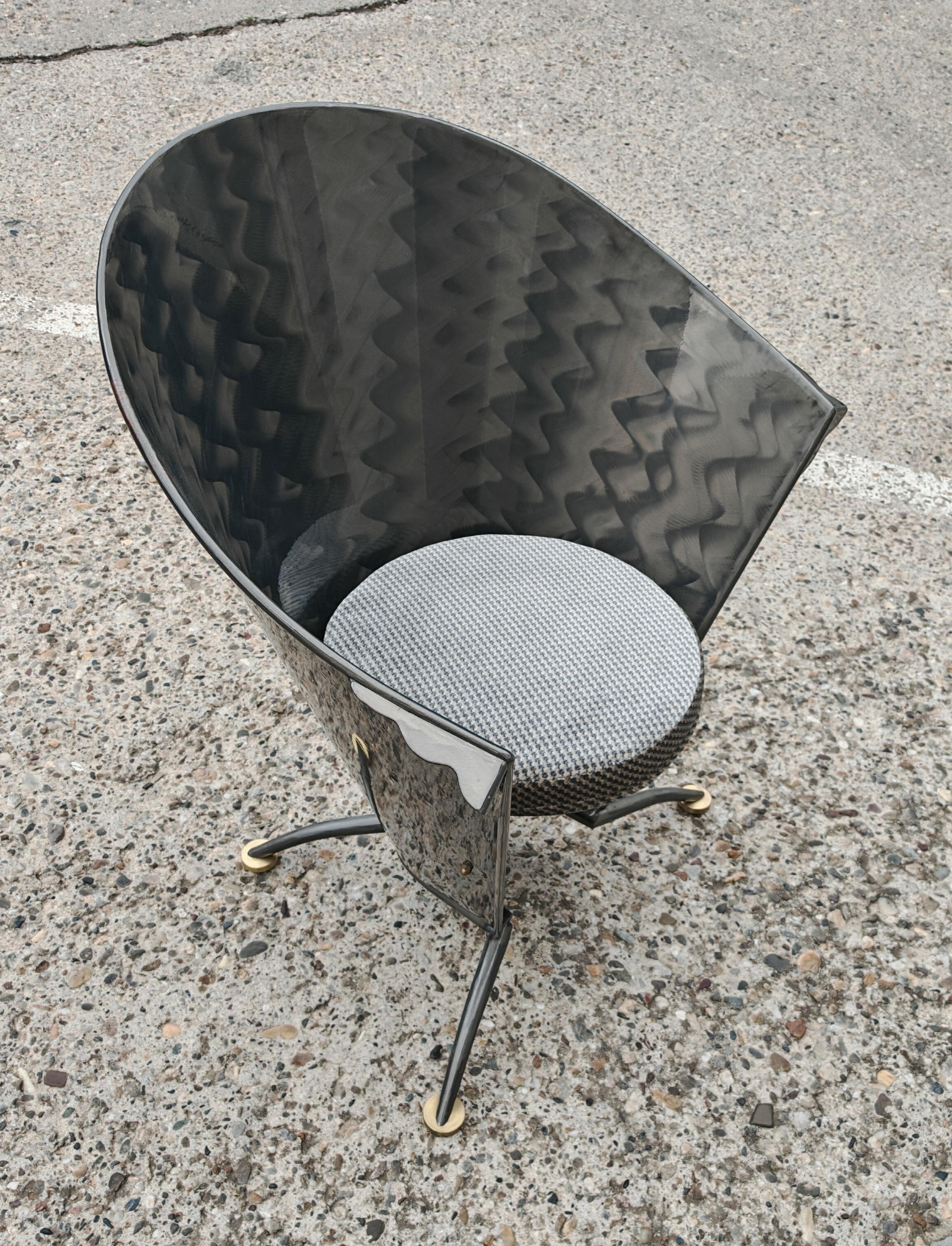 Sillones escultóricos postmodernos en forma de conos de acero de Steel-Line, años 80 en venta 6