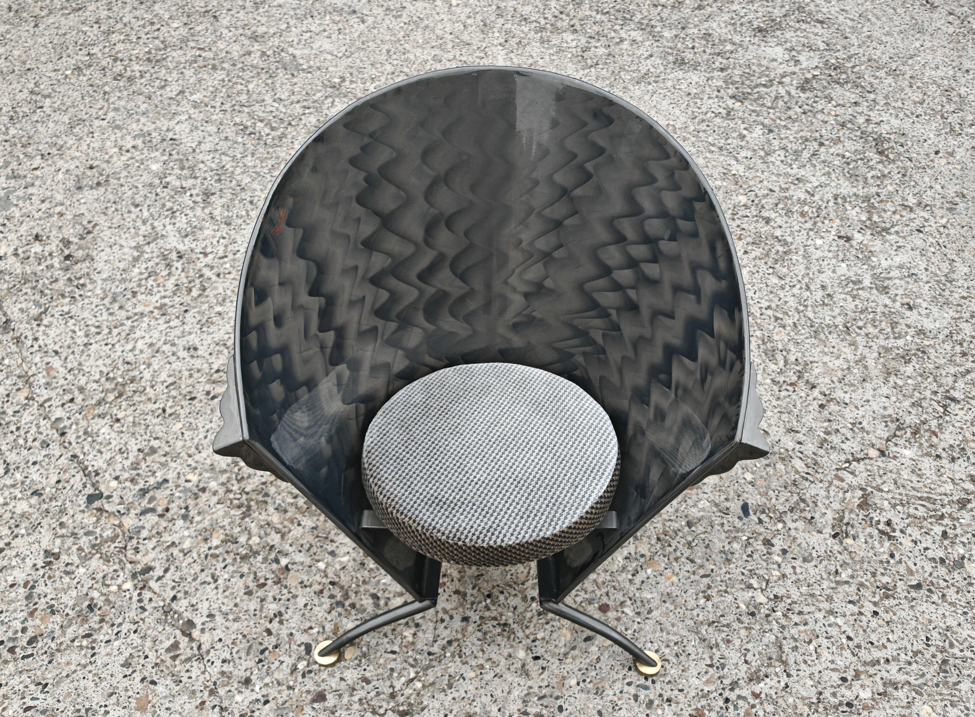Sillones escultóricos postmodernos en forma de conos de acero de Steel-Line, años 80 Posmoderno en venta