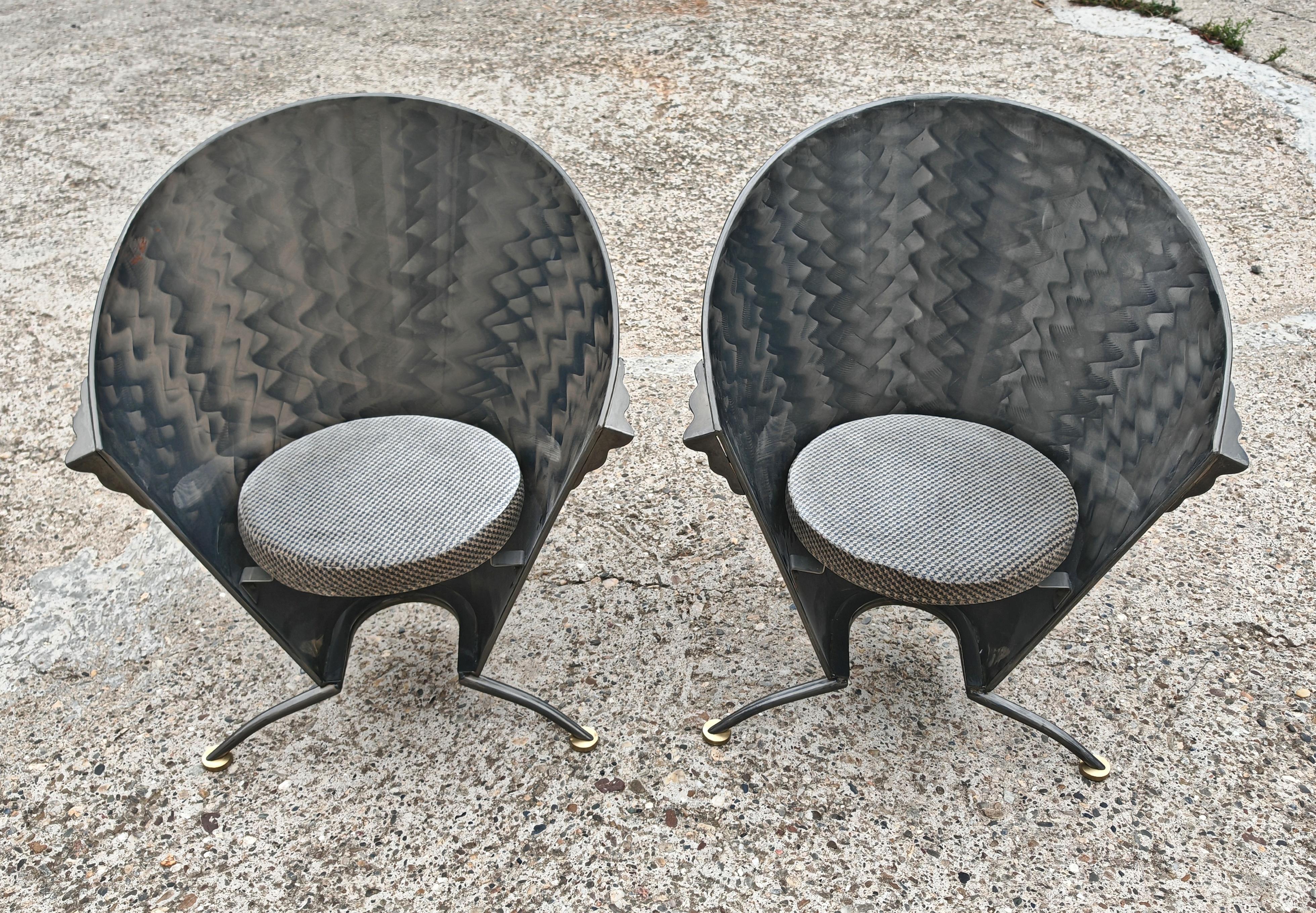 Sillones escultóricos postmodernos en forma de conos de acero de Steel-Line, años 80 finales del siglo XX en venta