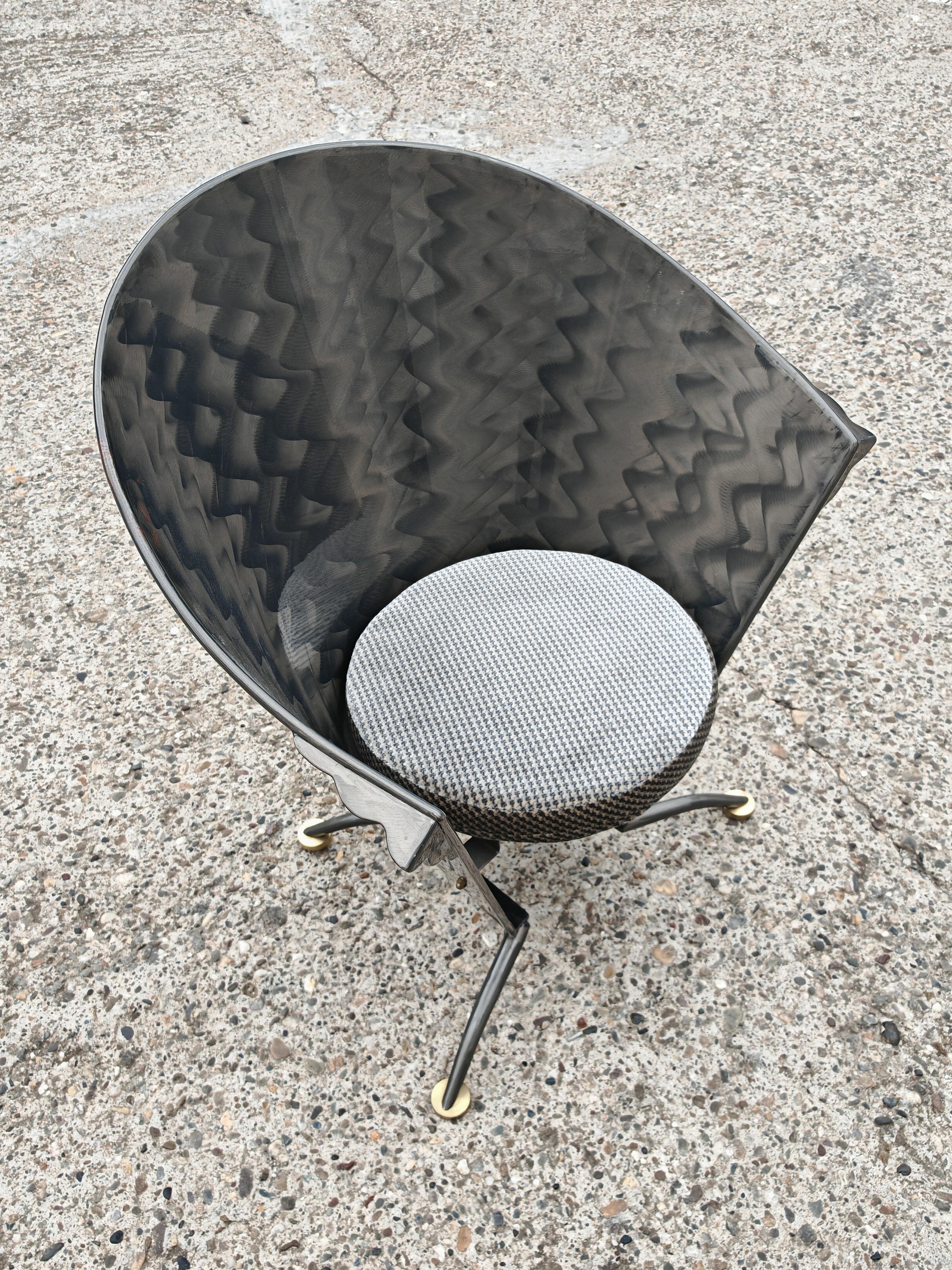 Sillones escultóricos postmodernos en forma de conos de acero de Steel-Line, años 80 Acero en venta